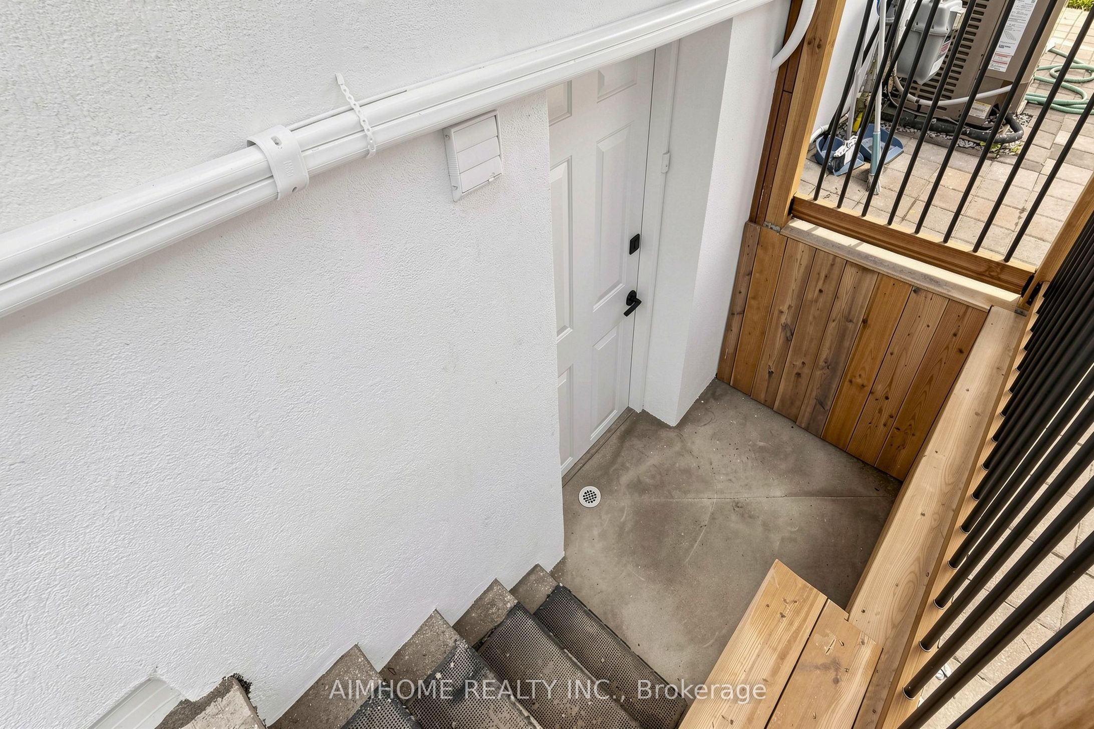 95 Steeles Avenue E Property Photo 34