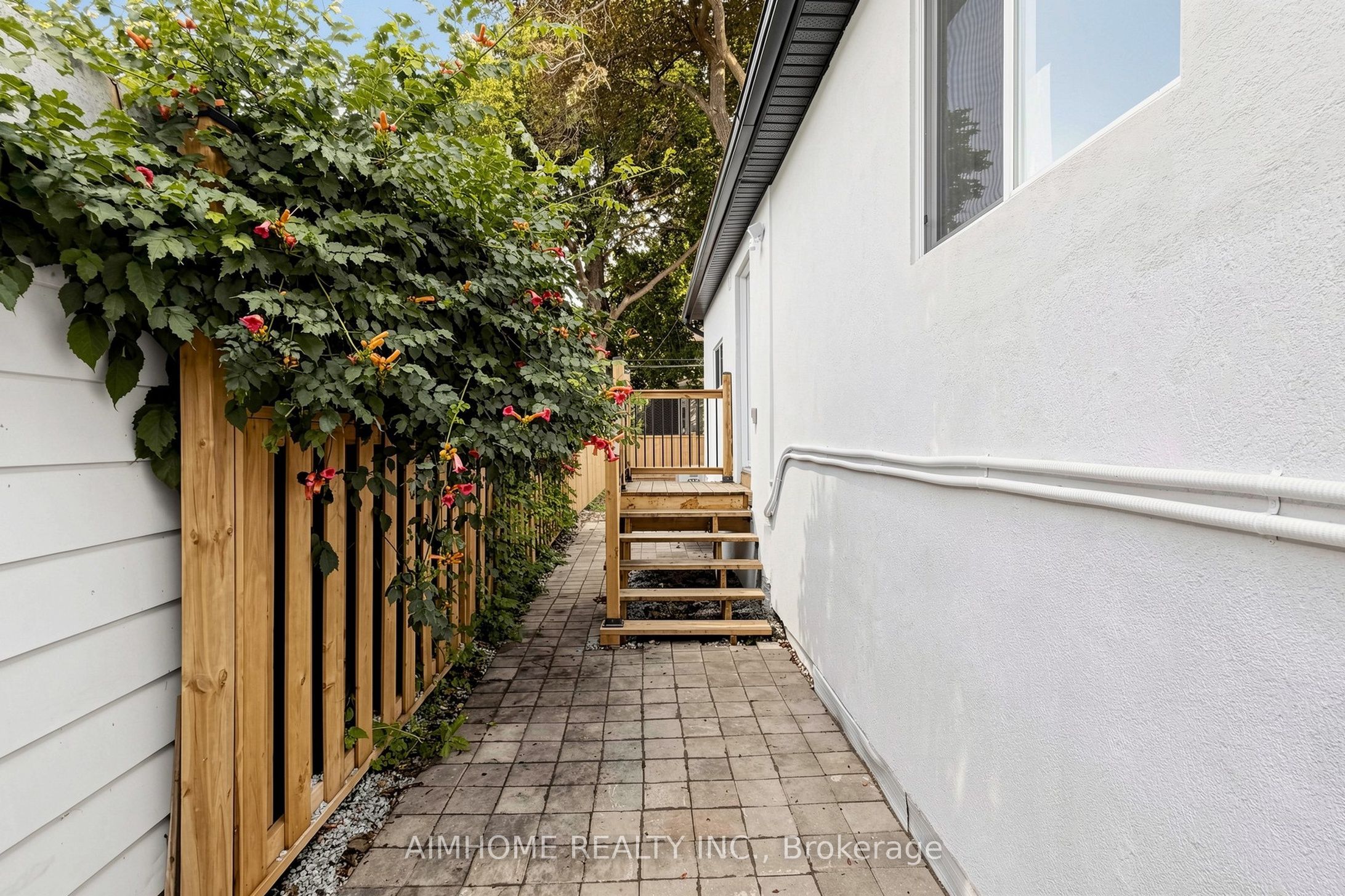 95 Steeles Avenue E Property Photo 35