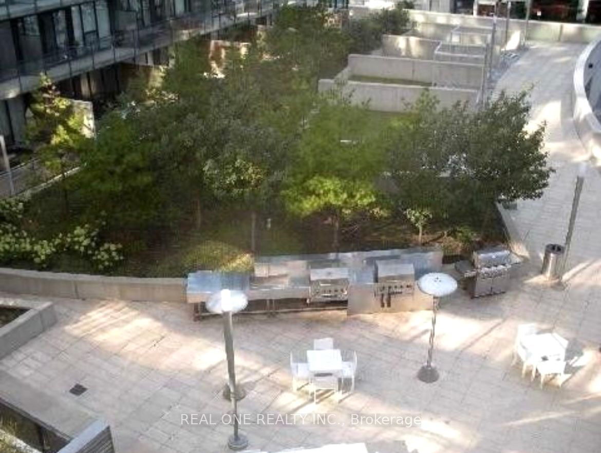 8 Telegram Mews 627 Property Photo 4