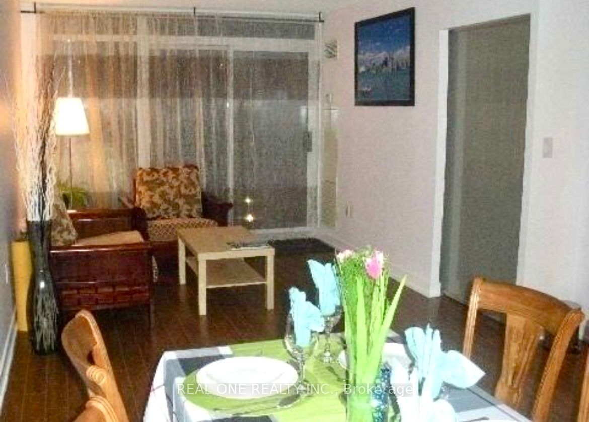 8 Telegram Mews 627 Property Photo 6