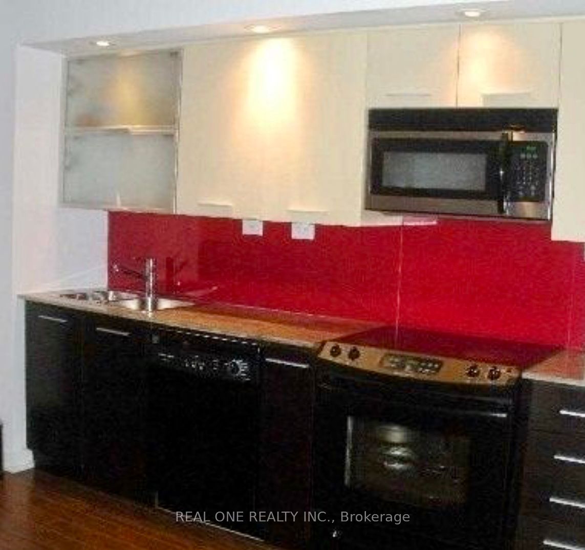 8 Telegram Mews 627 Property Photo 7