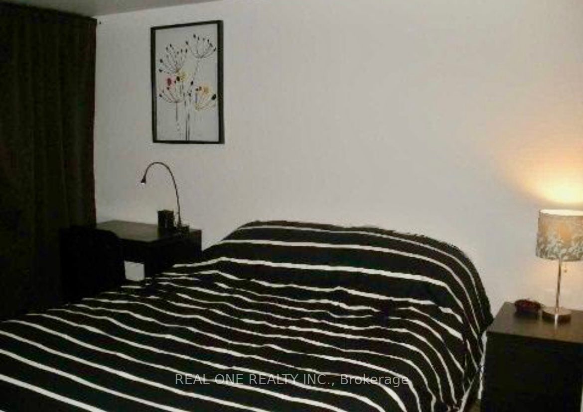 8 Telegram Mews 627 Property Photo 8