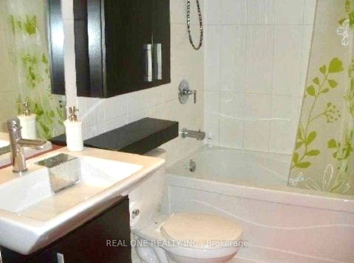 8 Telegram Mews 627 Property Photo 9