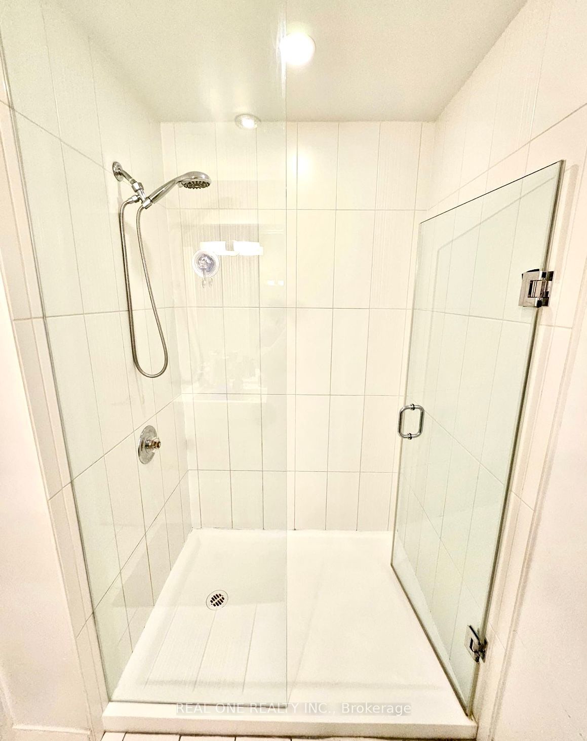 8 Telegram Mews 627 Property Photo 10