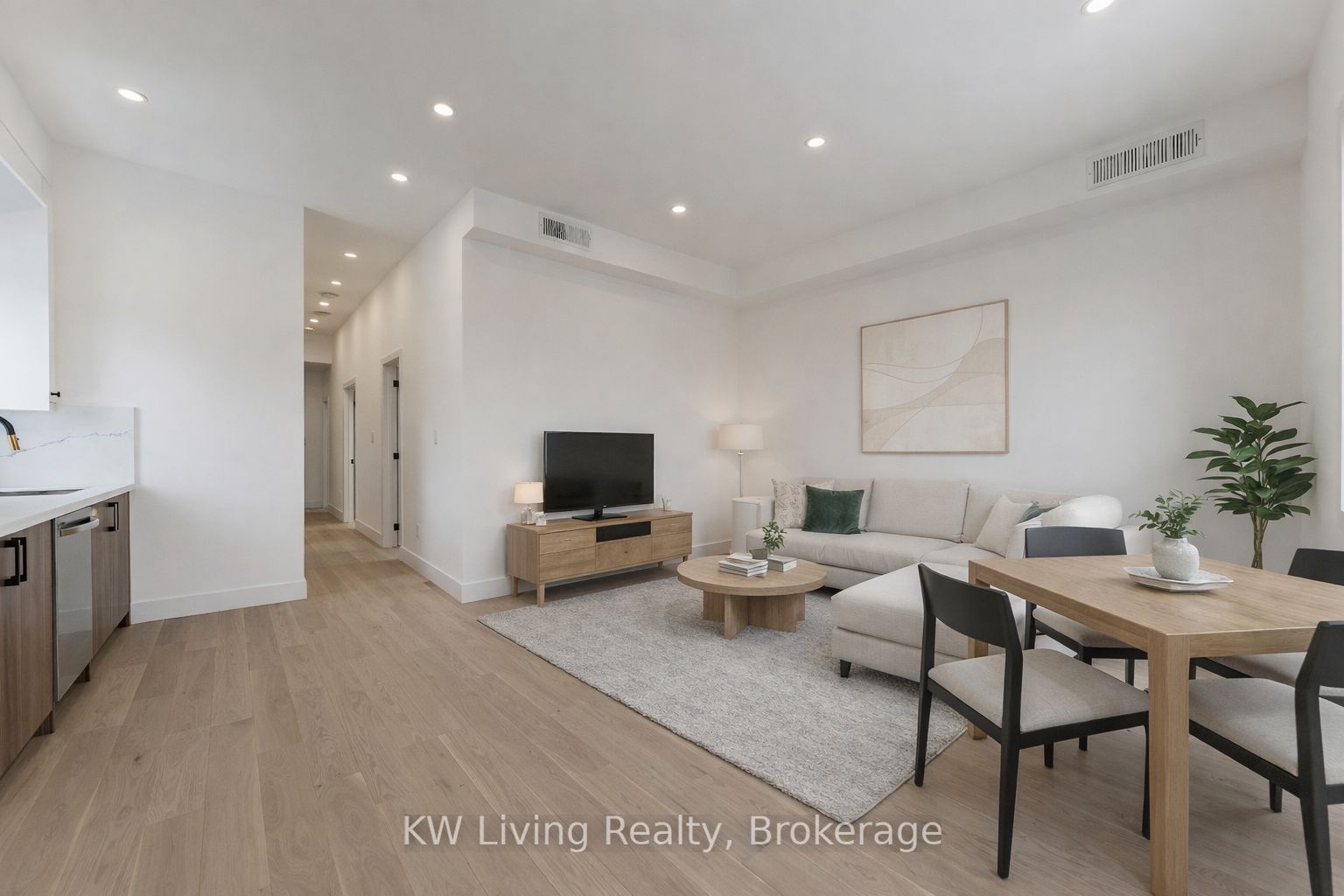 712 Eglinton Avenue E Property Photo 2