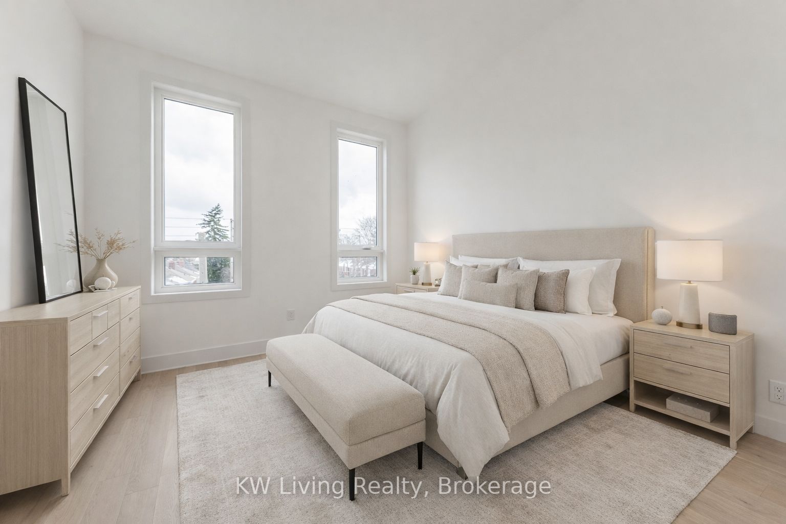 712 Eglinton Avenue E Property Photo 4