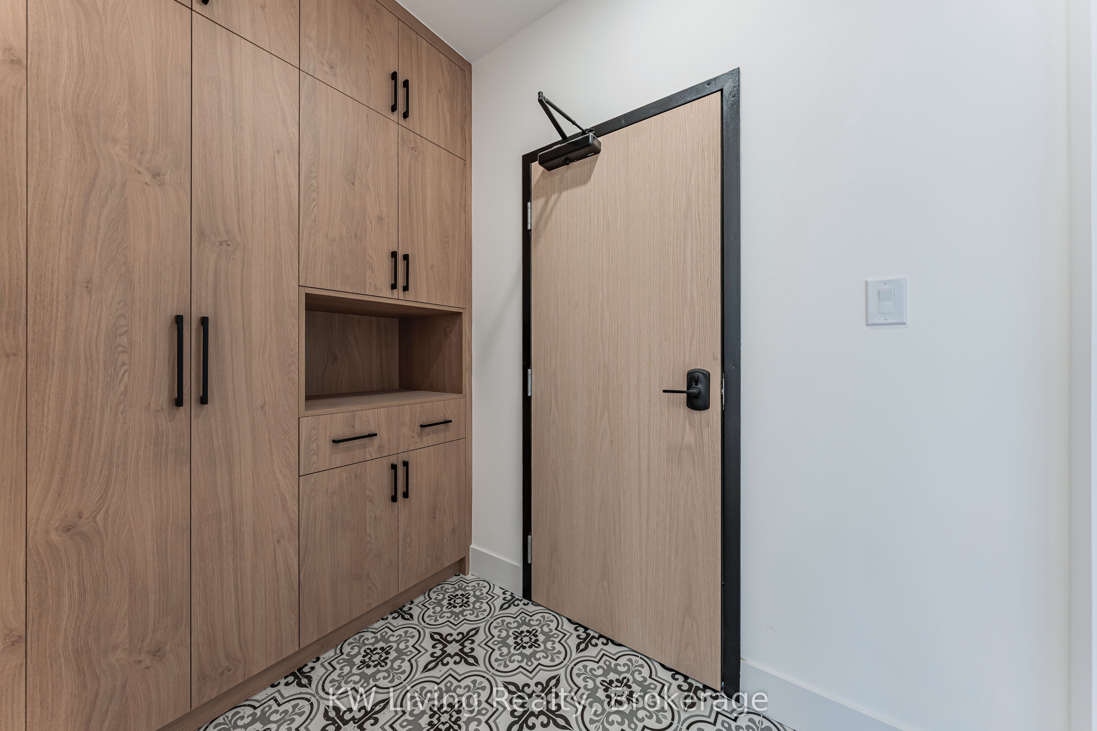 712 Eglinton Avenue E Property Photo 9