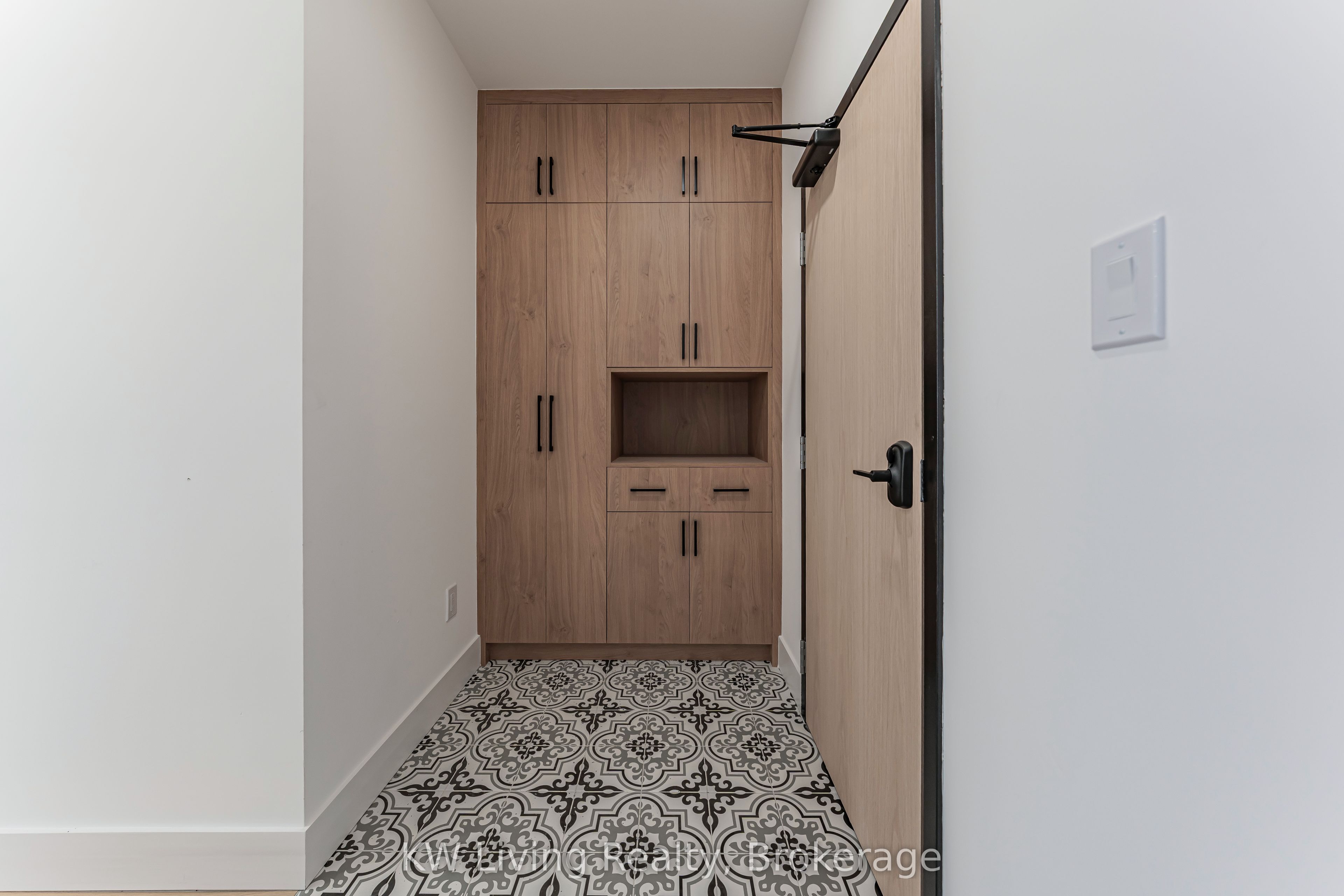 712 Eglinton Avenue E Property Photo 10
