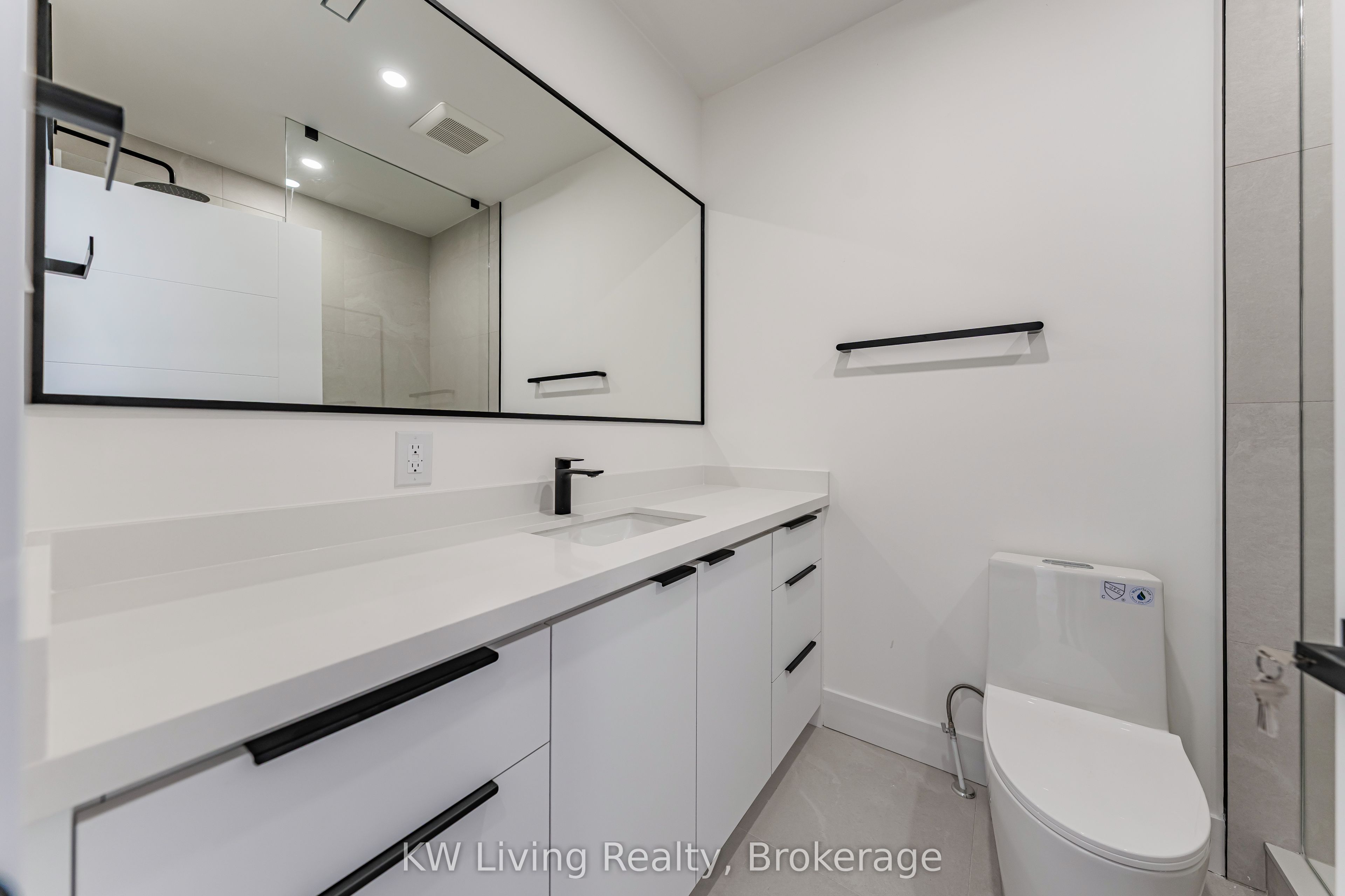 712 Eglinton Avenue E Property Photo 12