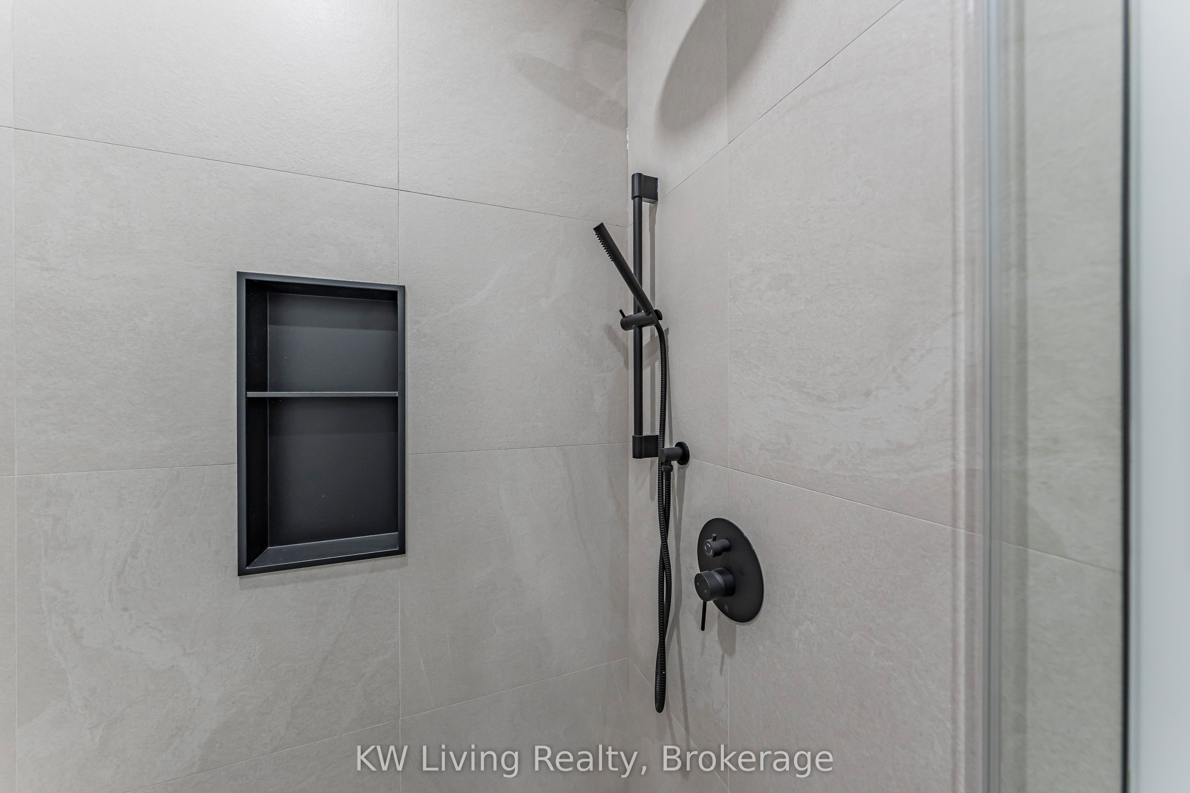 712 Eglinton Avenue E Property Photo 13