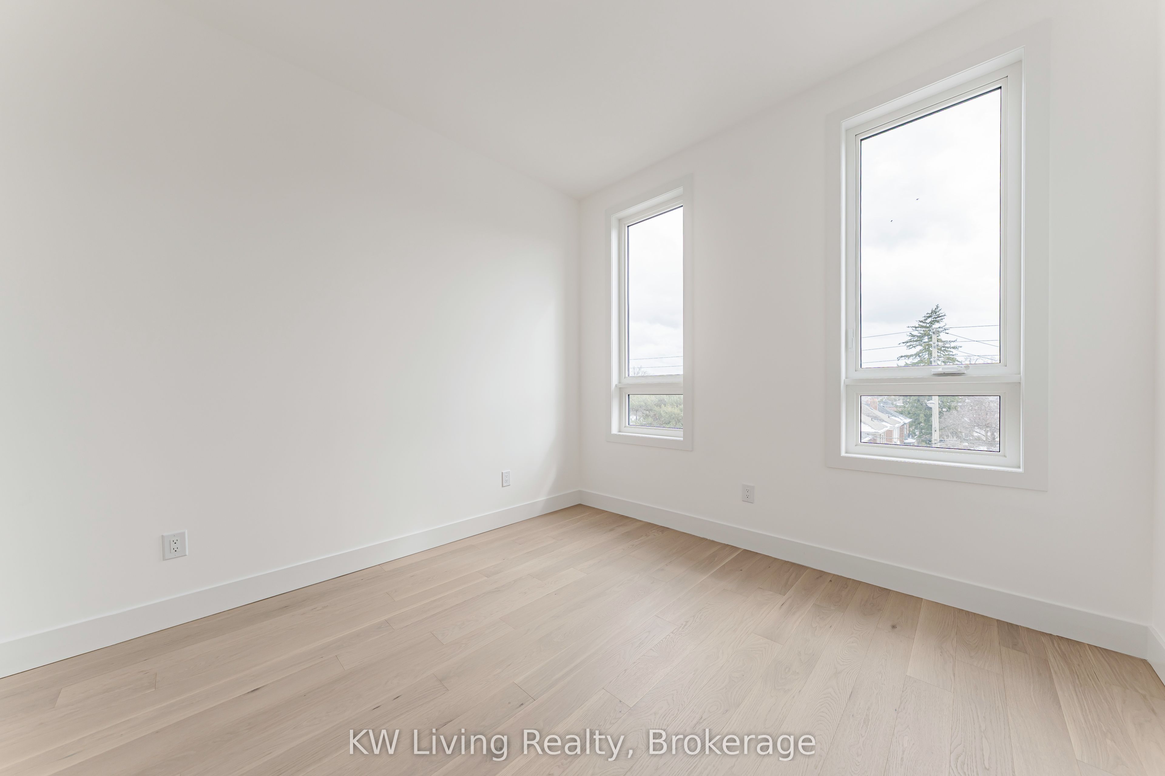 712 Eglinton Avenue E Property Photo 17