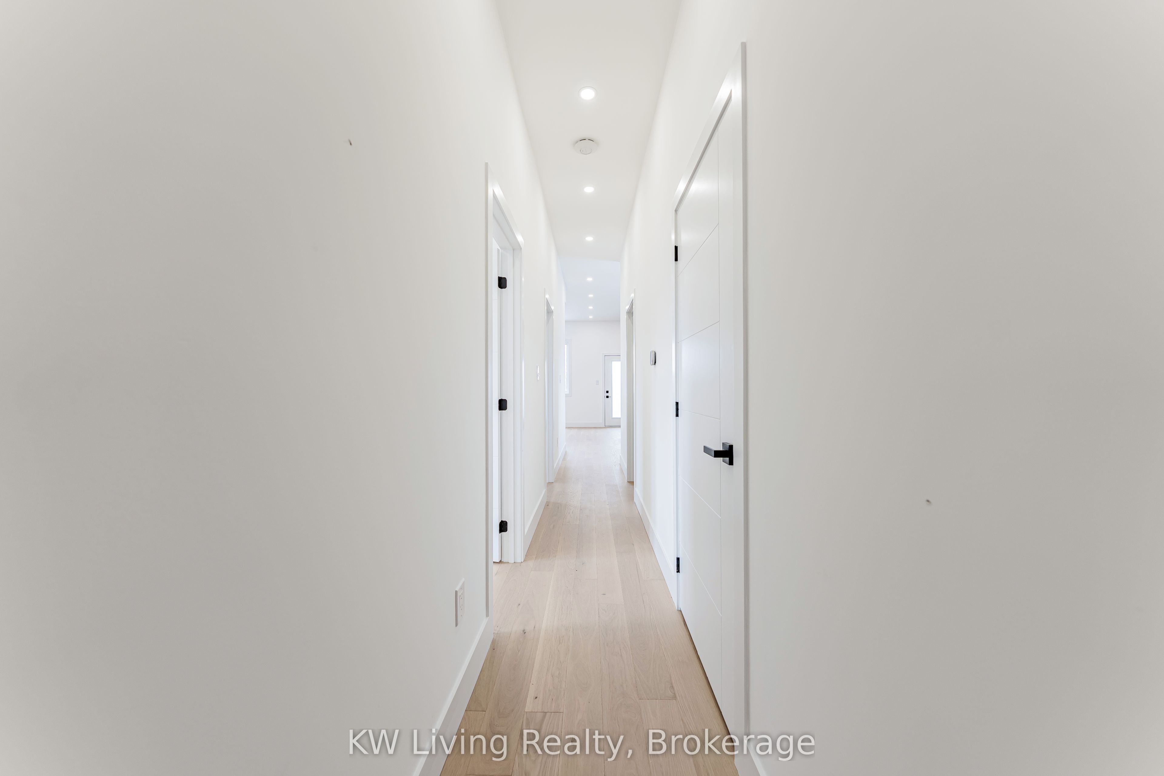 712 Eglinton Avenue E Property Photo 20