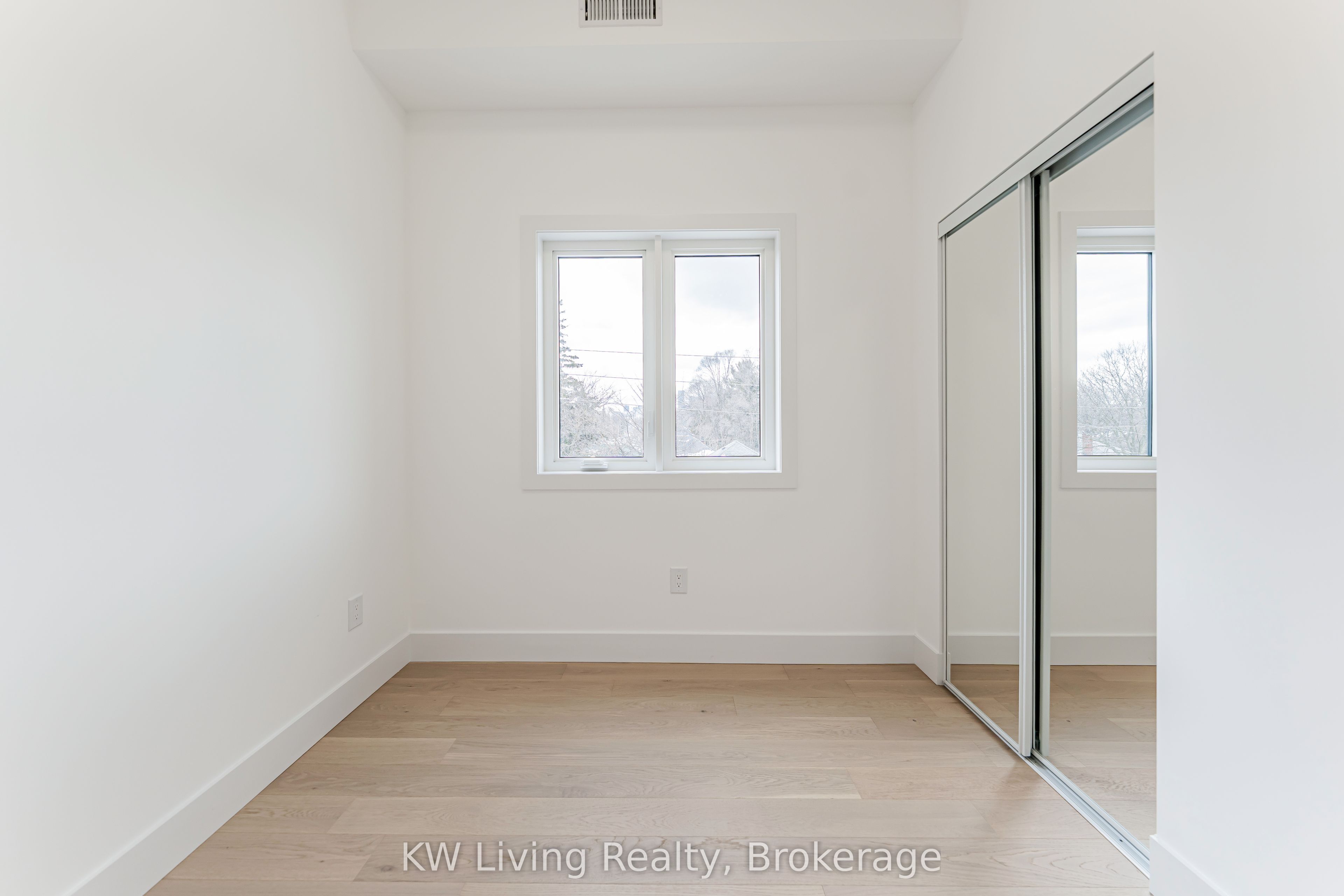 712 Eglinton Avenue E Property Photo 22