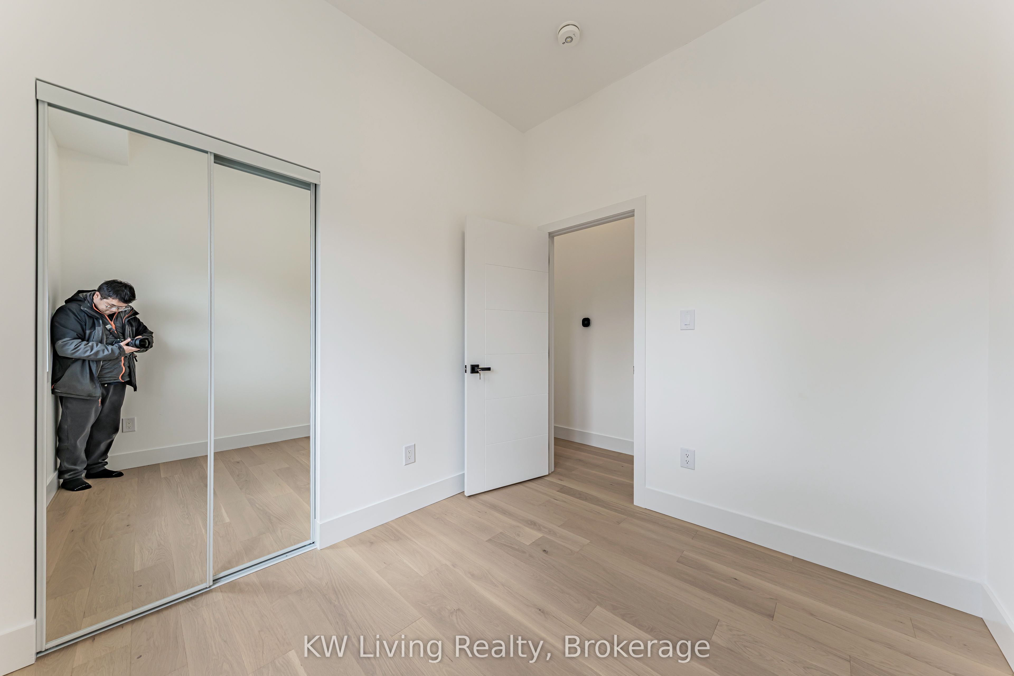 712 Eglinton Avenue E Property Photo 24
