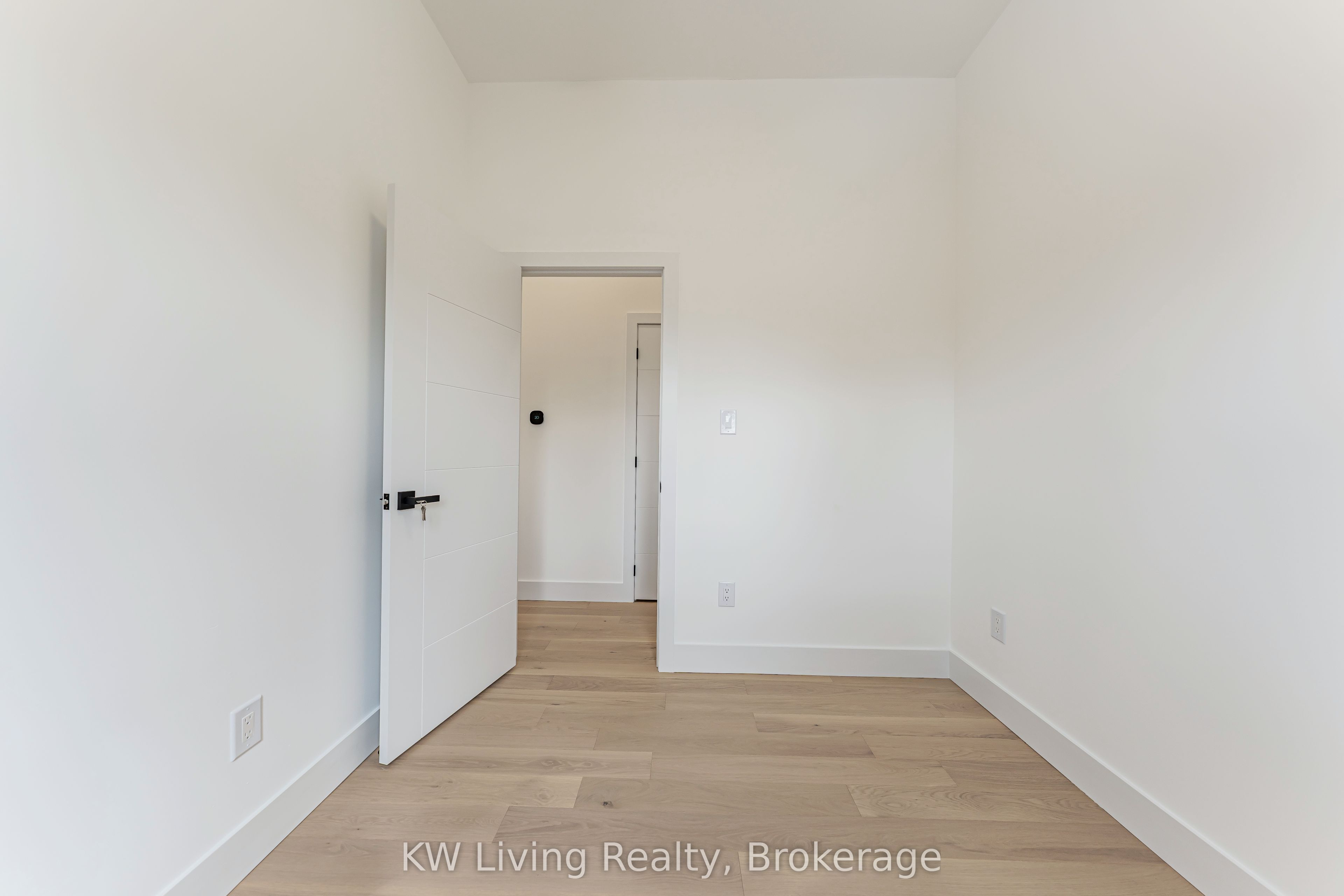 712 Eglinton Avenue E Property Photo 25