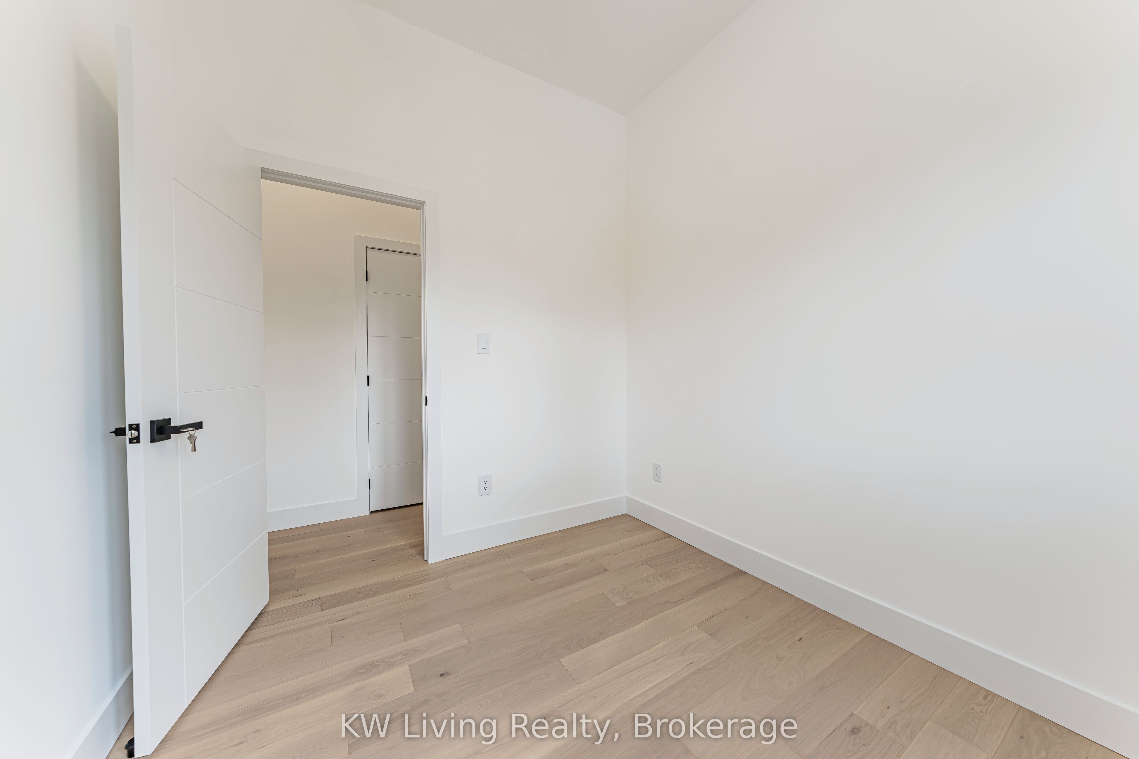 712 Eglinton Avenue E Property Photo 26