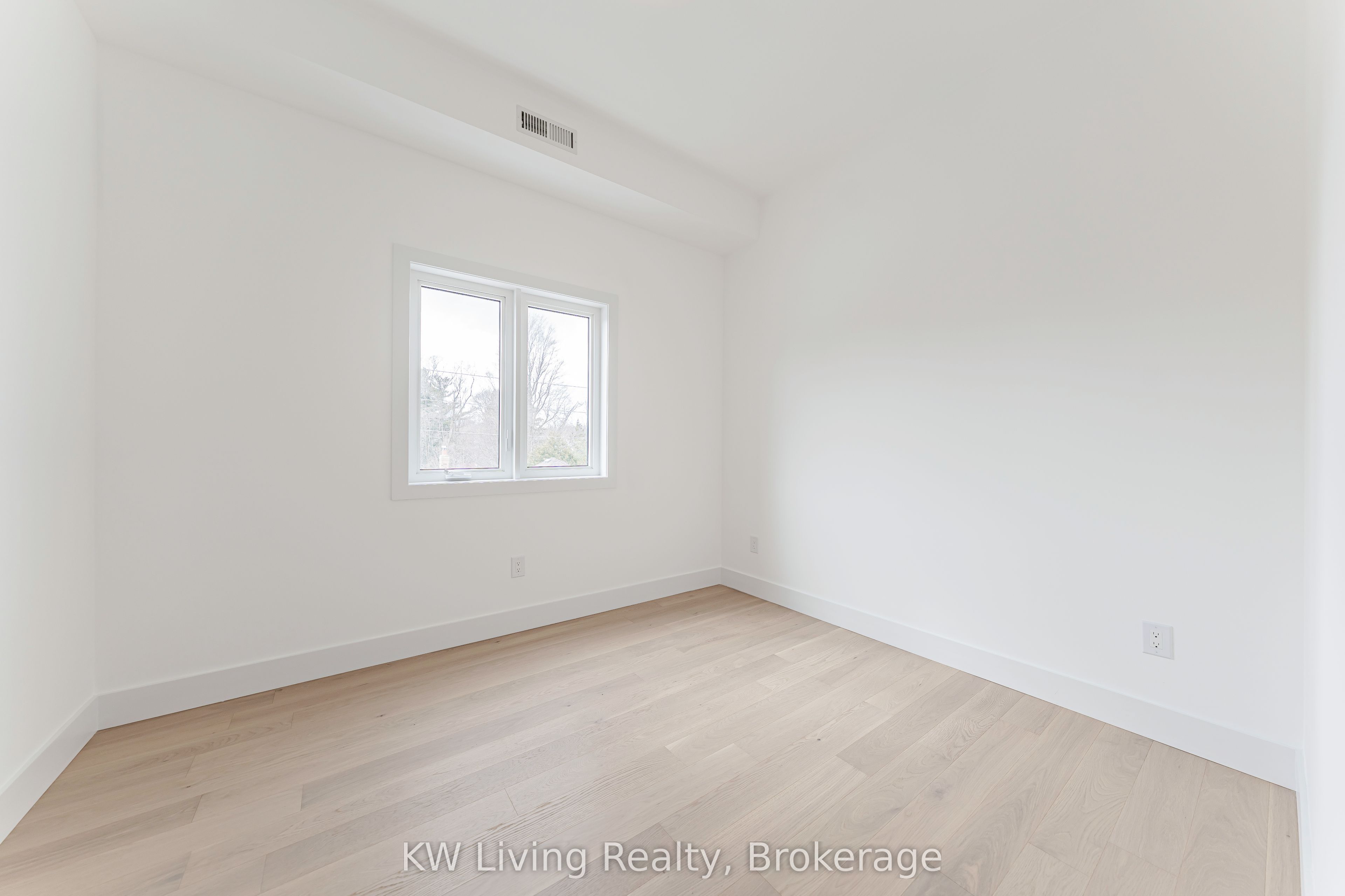 712 Eglinton Avenue E Property Photo 27