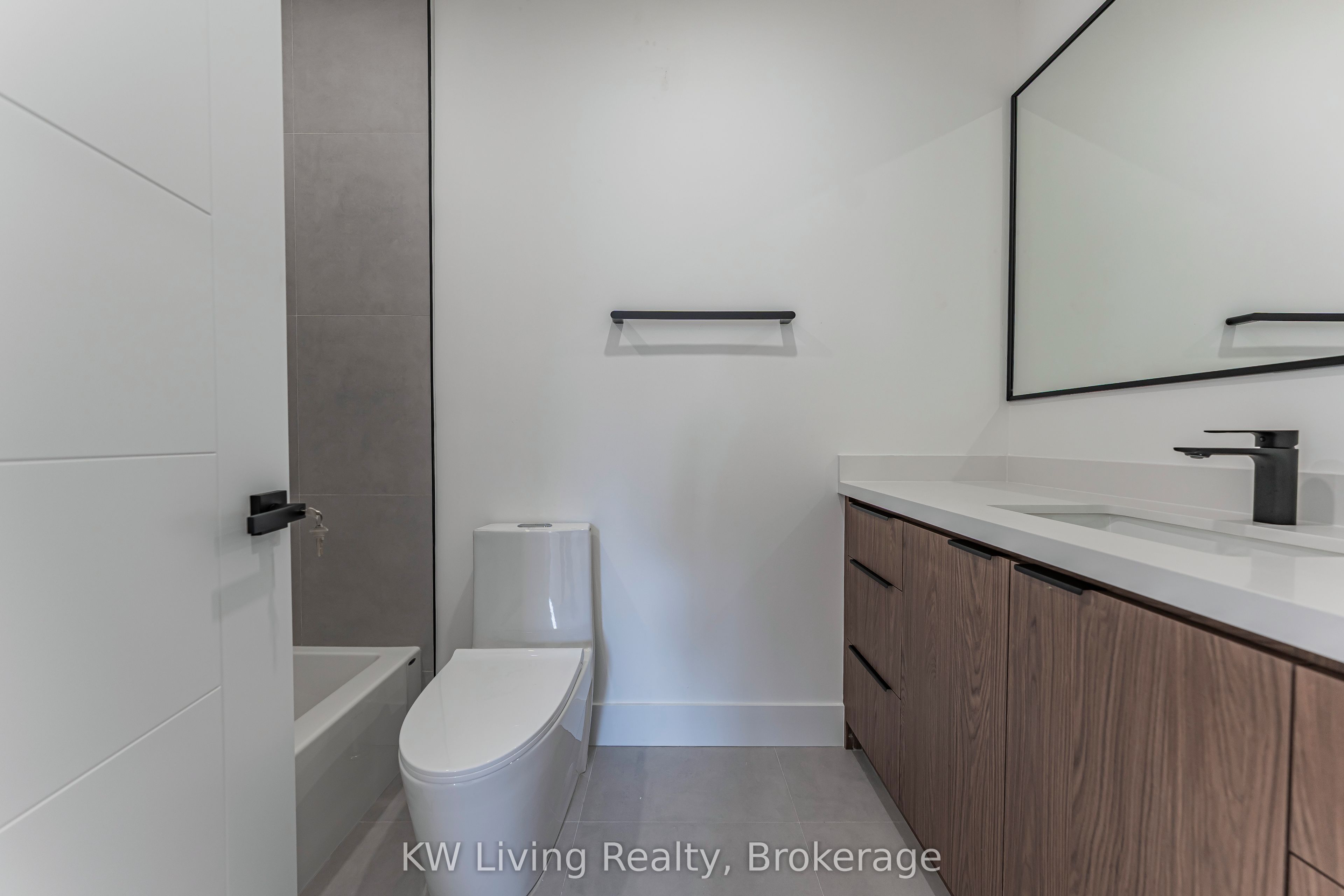 712 Eglinton Avenue E Property Photo 32