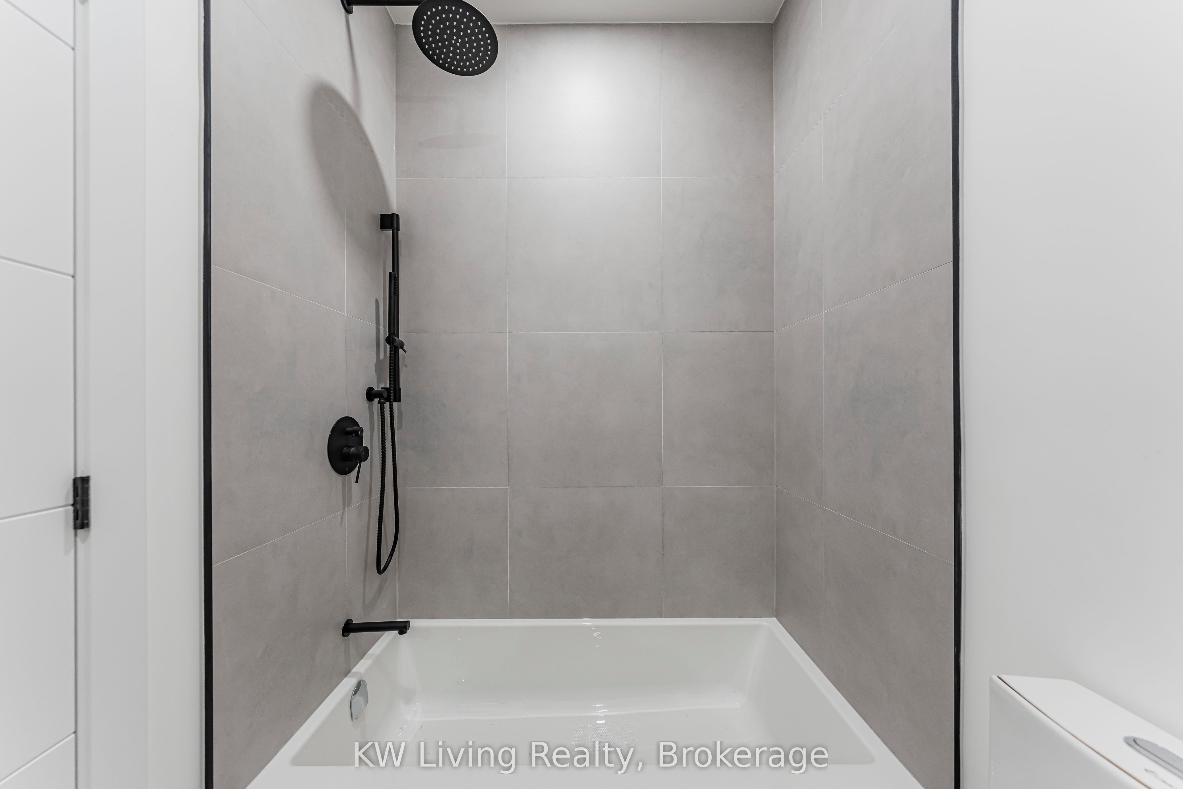 712 Eglinton Avenue E Property Photo 33