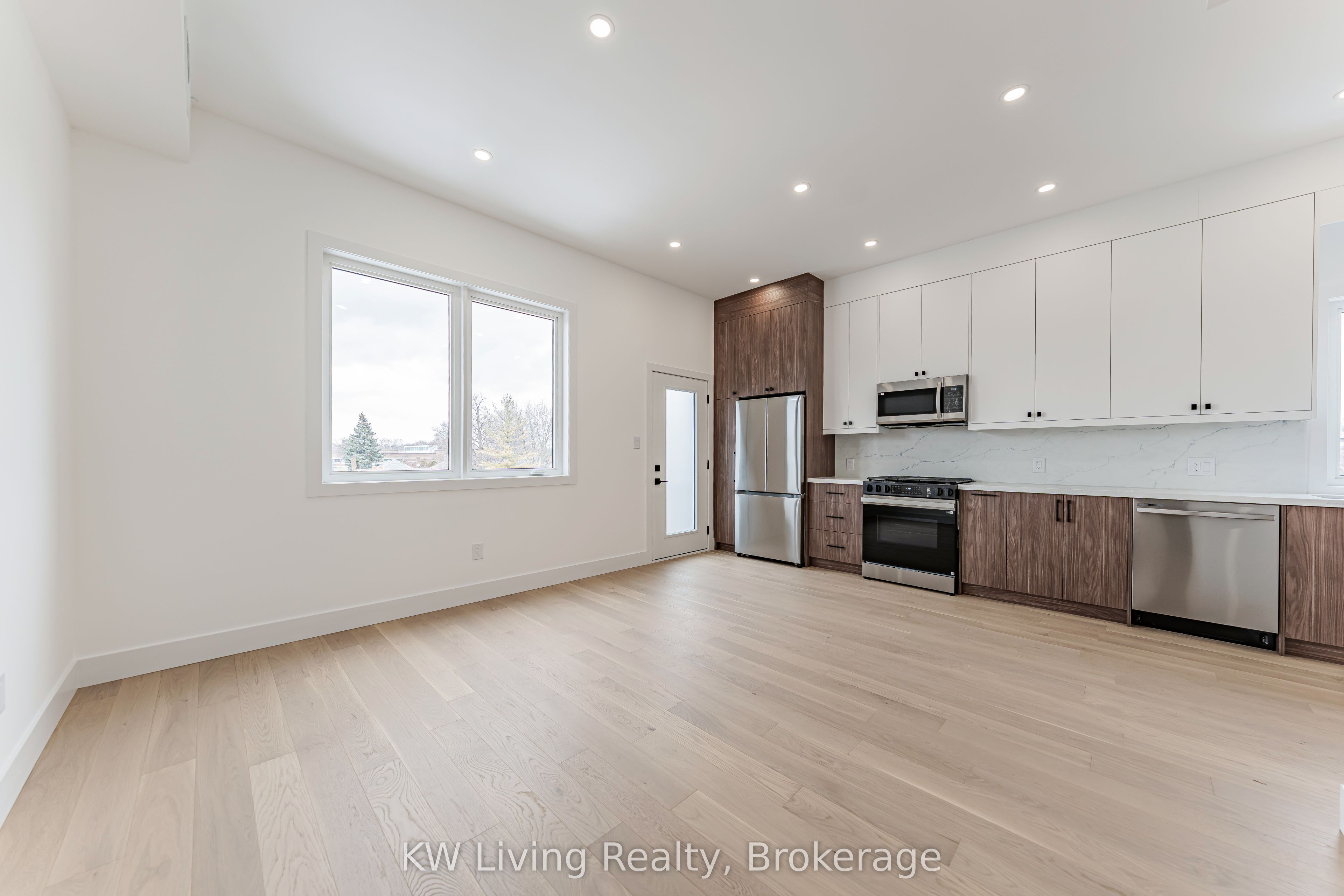 712 Eglinton Avenue E Property Photo 39