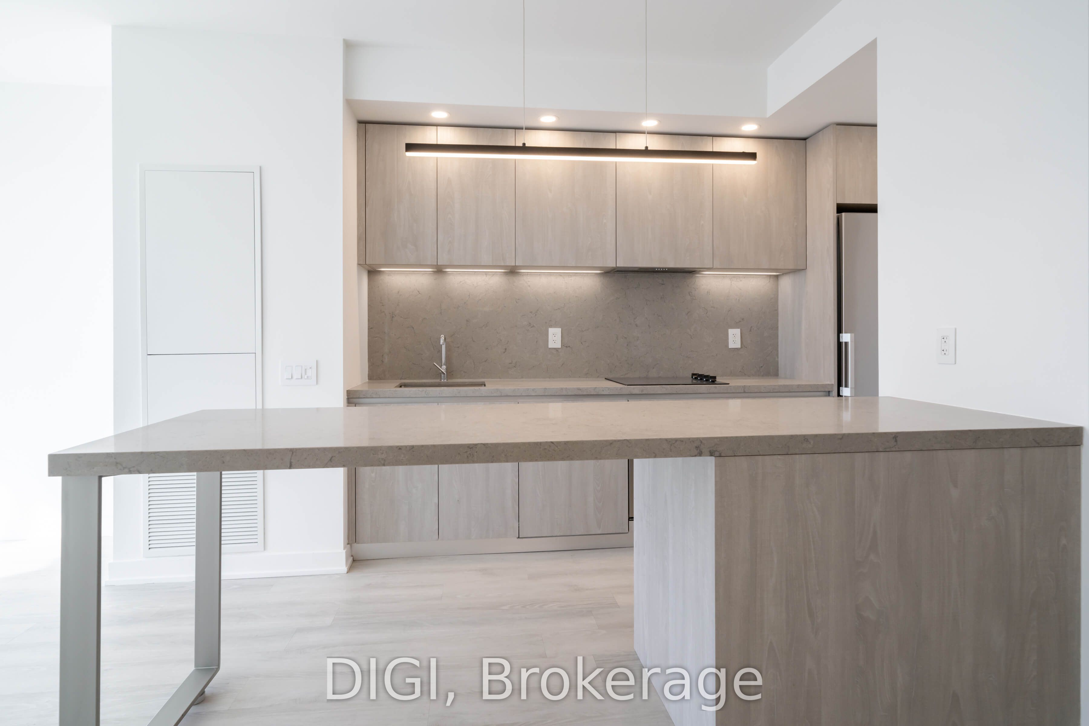 57 Spadina Avenue 2004 Property Photo 6