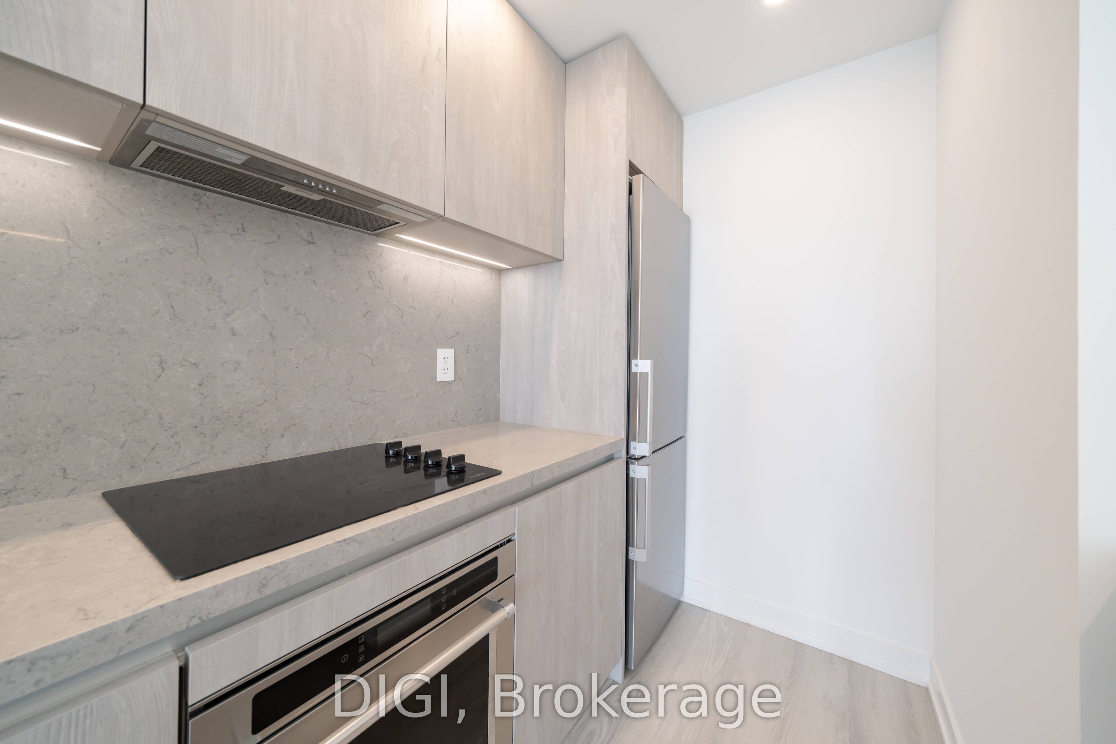 57 Spadina Avenue 2004 Property Photo 9