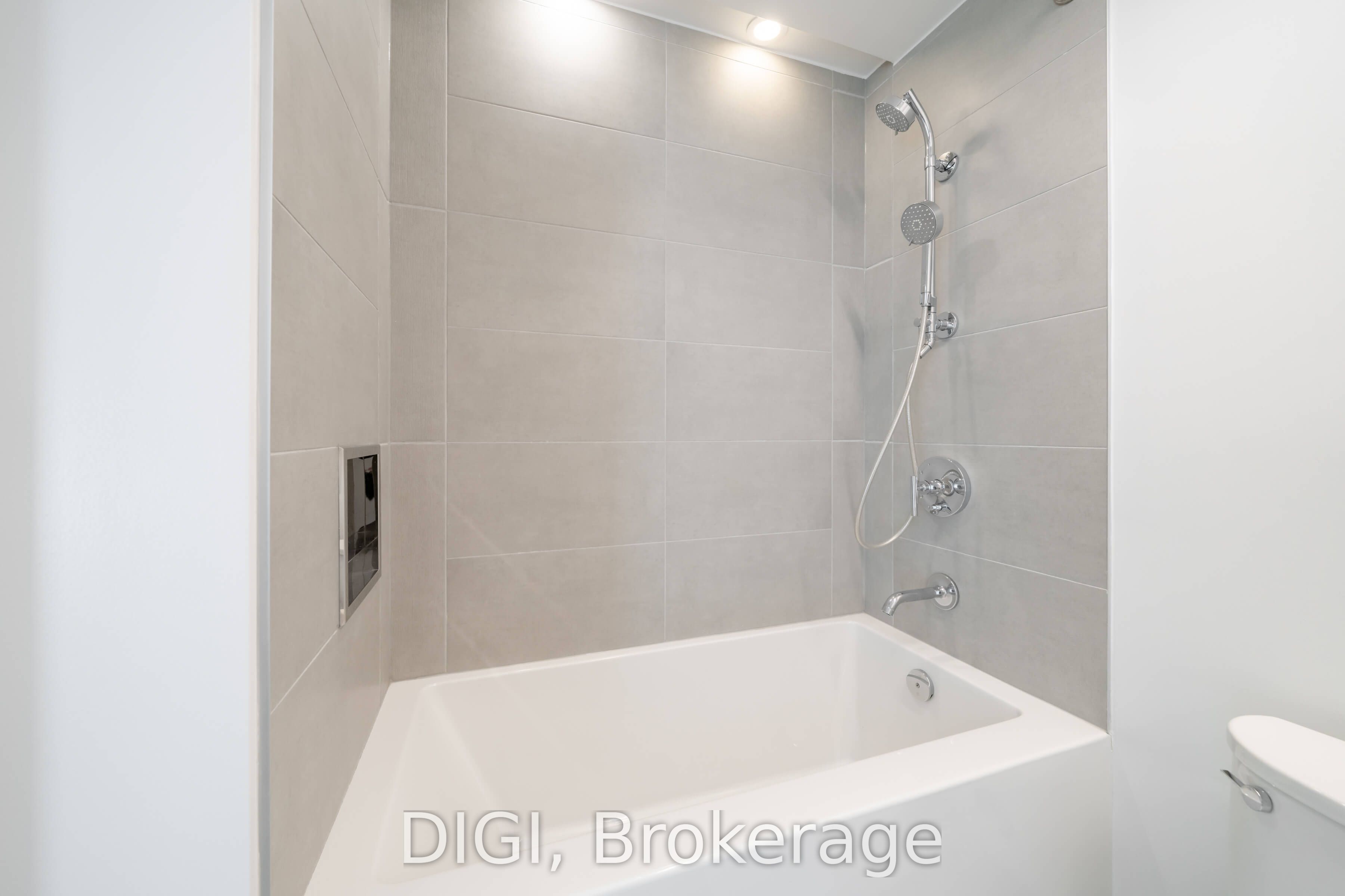 57 Spadina Avenue 2004 Property Photo 16