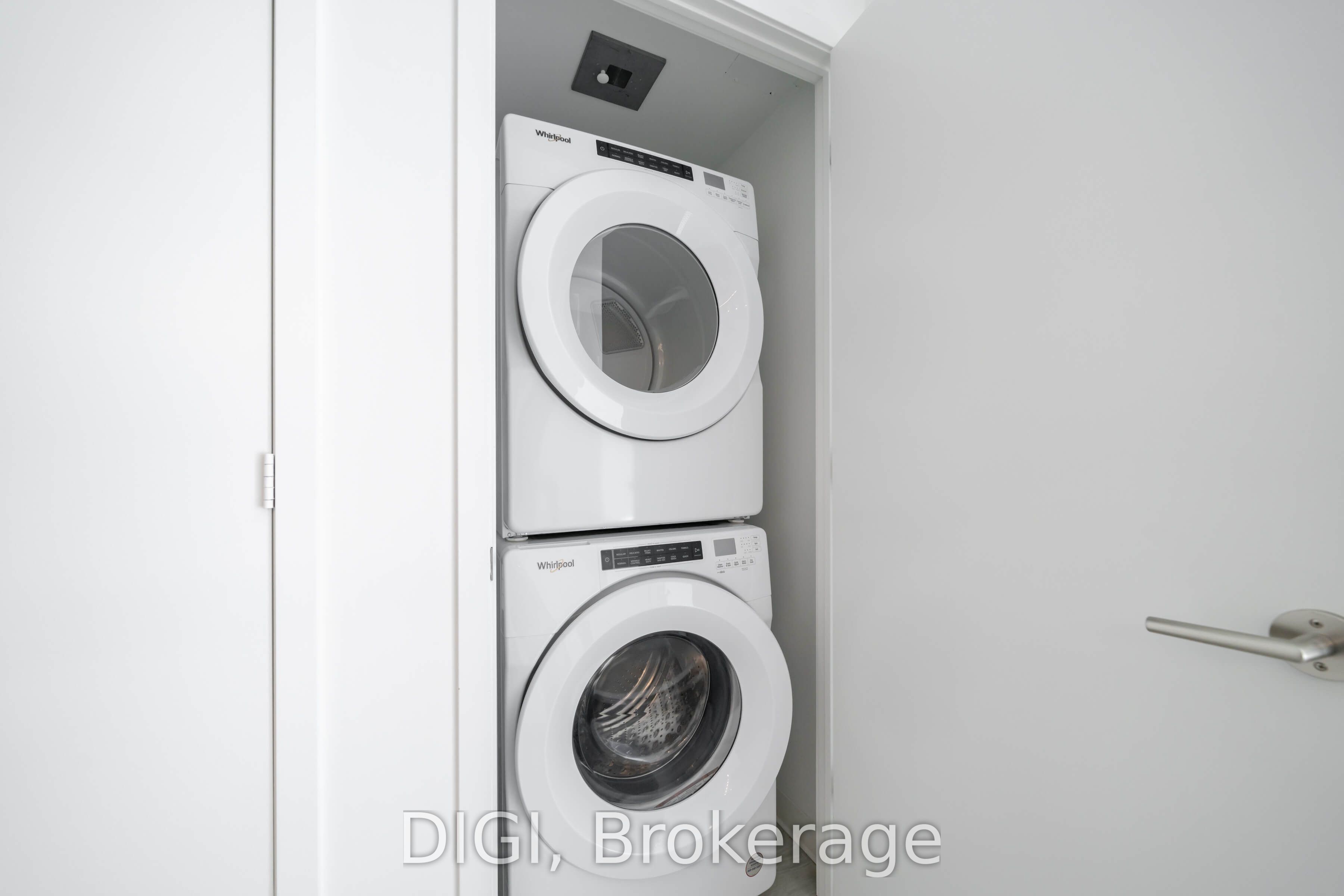 57 Spadina Avenue 2004 Property Photo 18