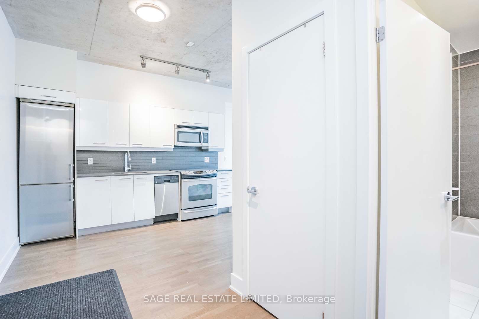 90 Trinity Street 305 Property Photo 16