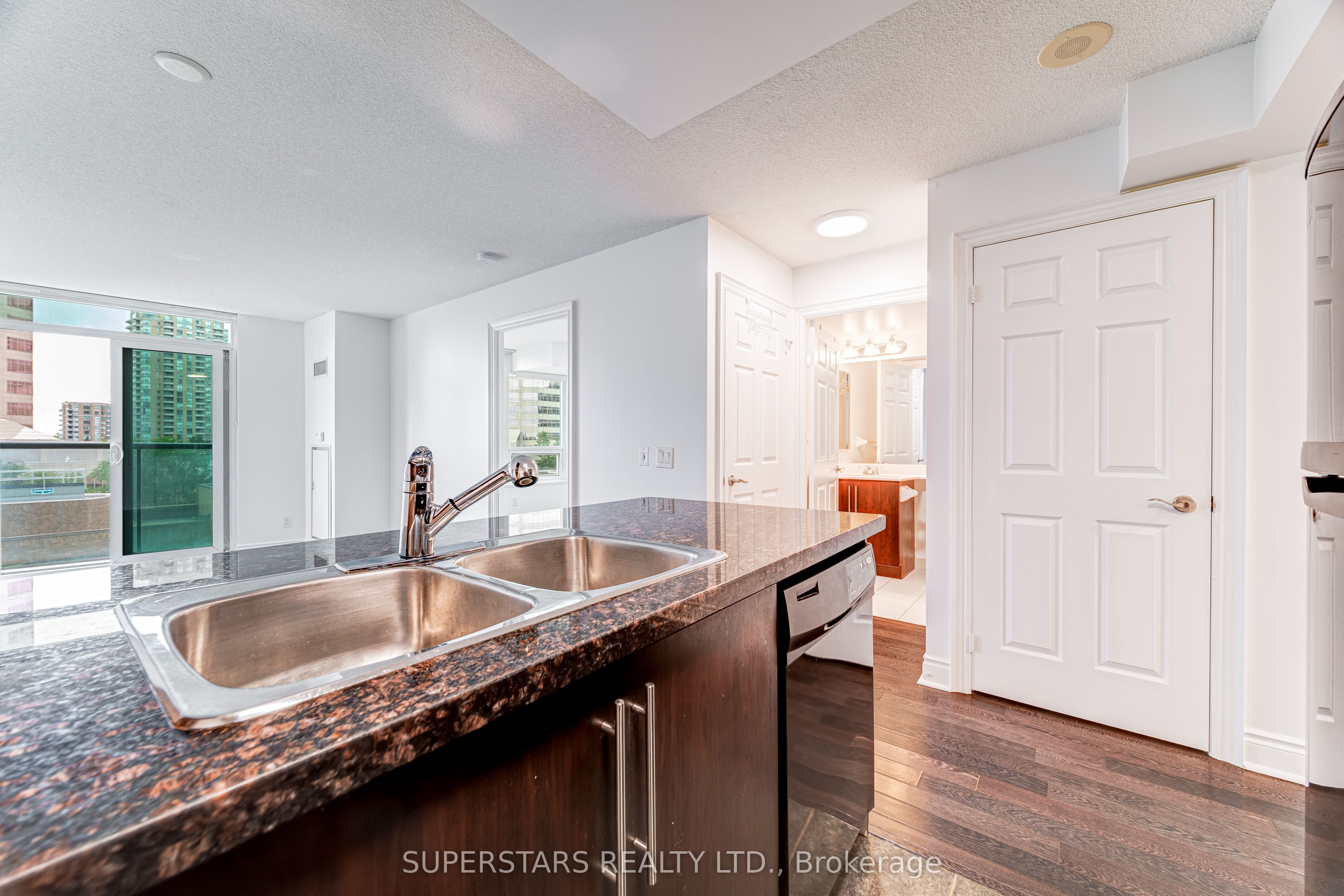 25 Greenview Avenue 524 Property Photo 13