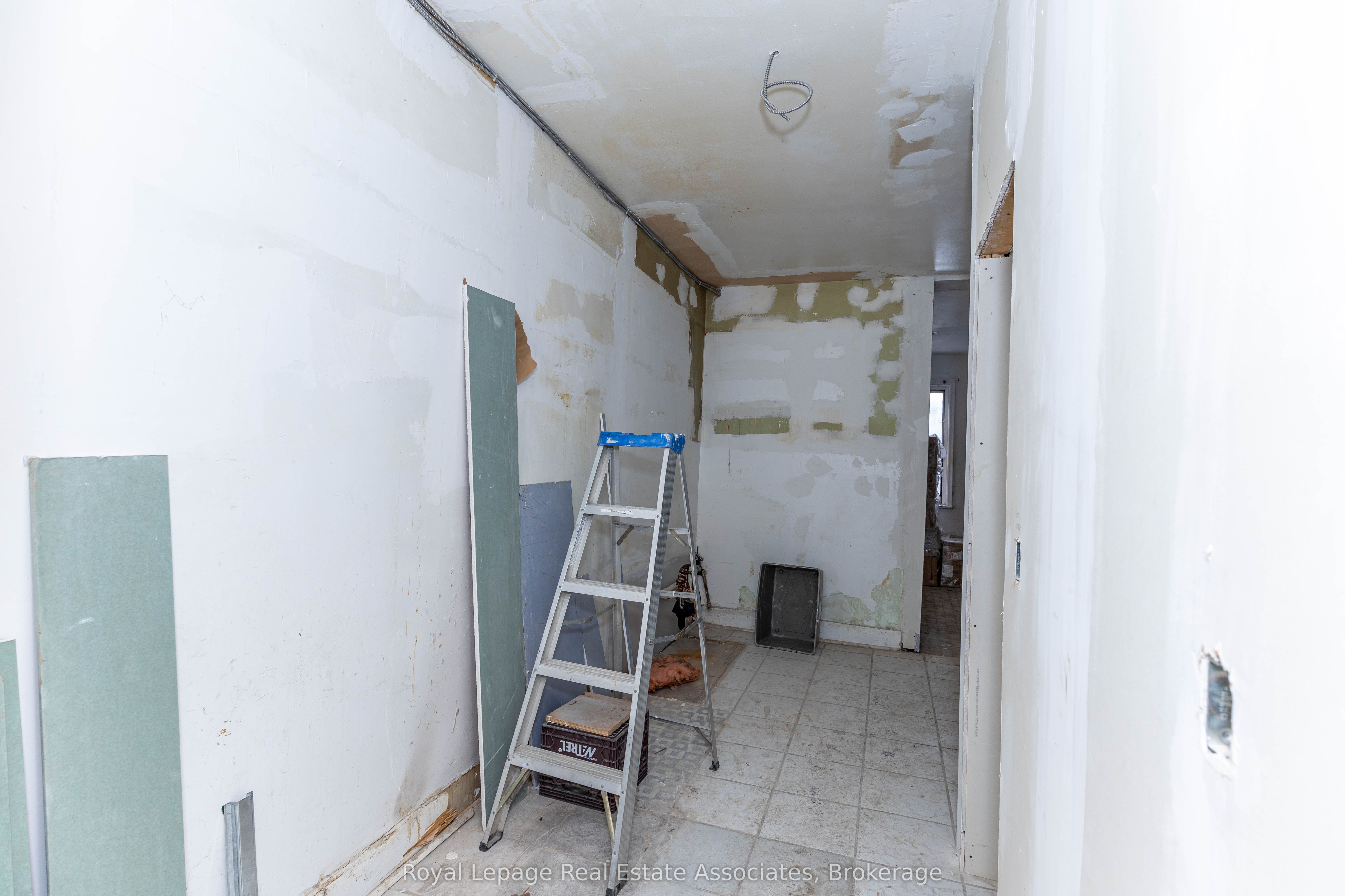 198 Bathurst Street Property Photo 9