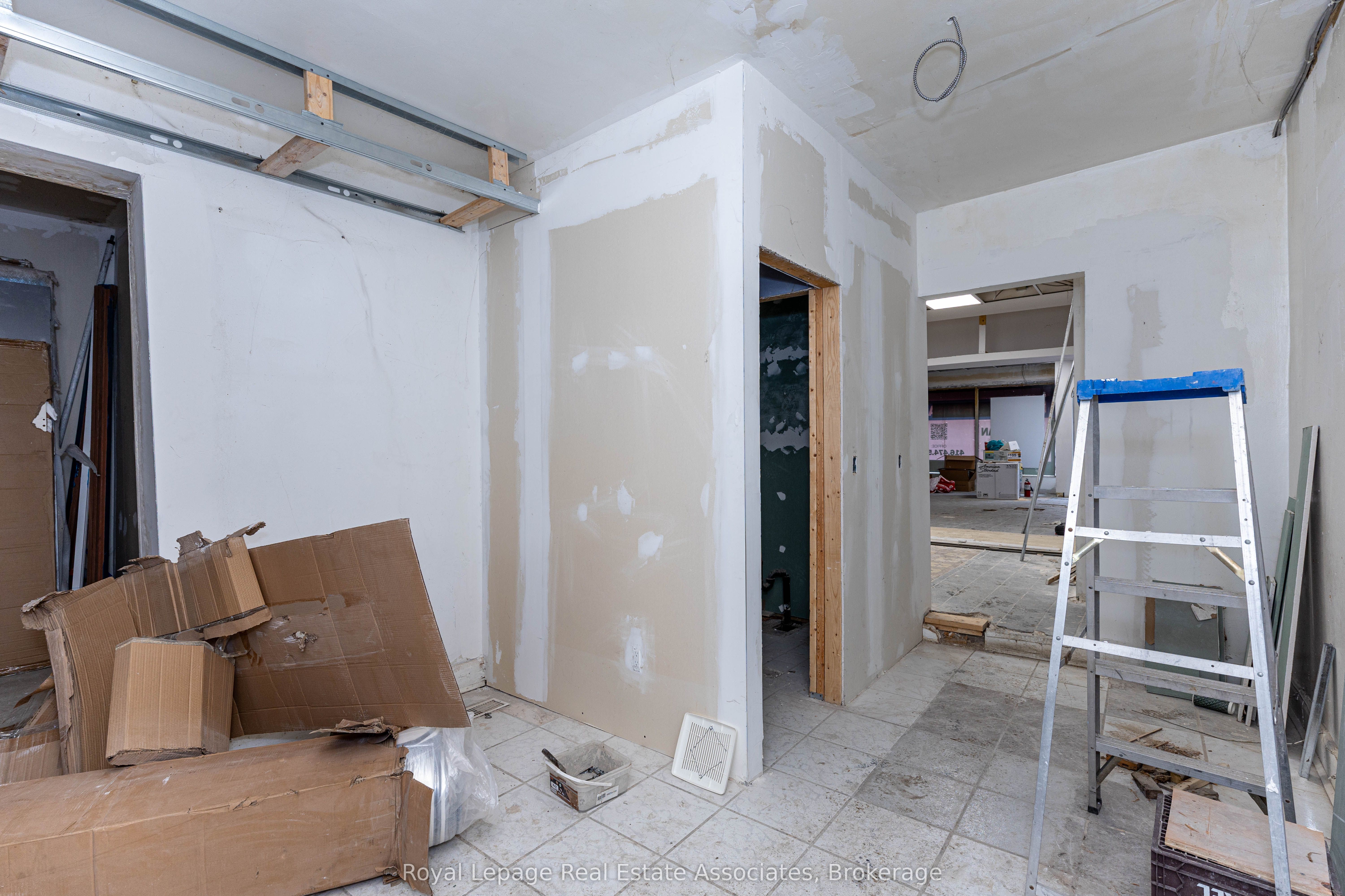 198 Bathurst Street Property Photo 11