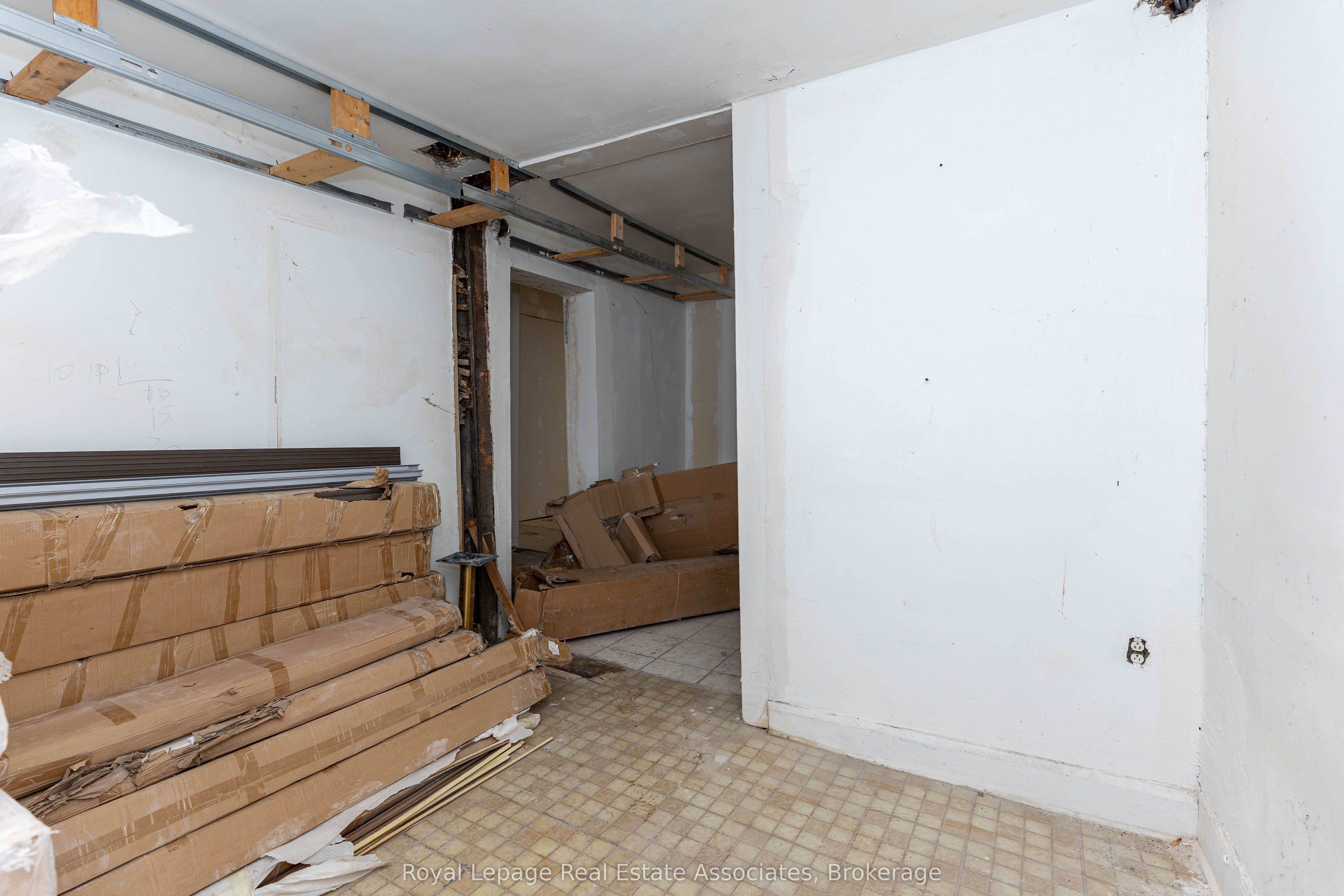 198 Bathurst Street Property Photo 14