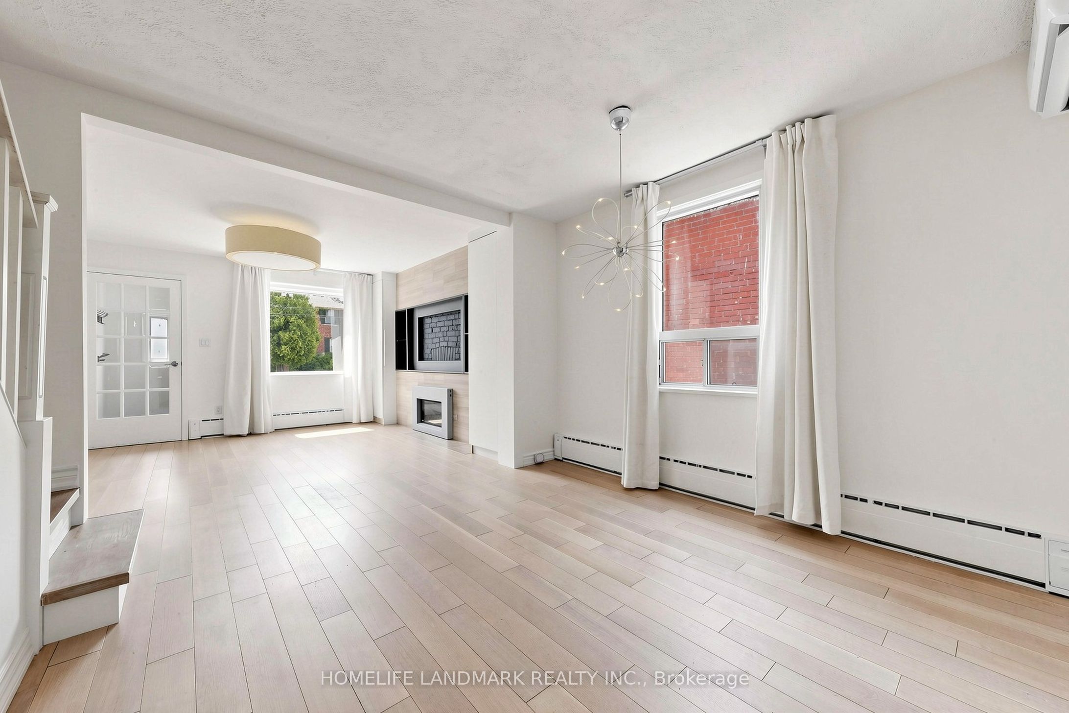 190 Lawrence Avenue W Property Photo 5