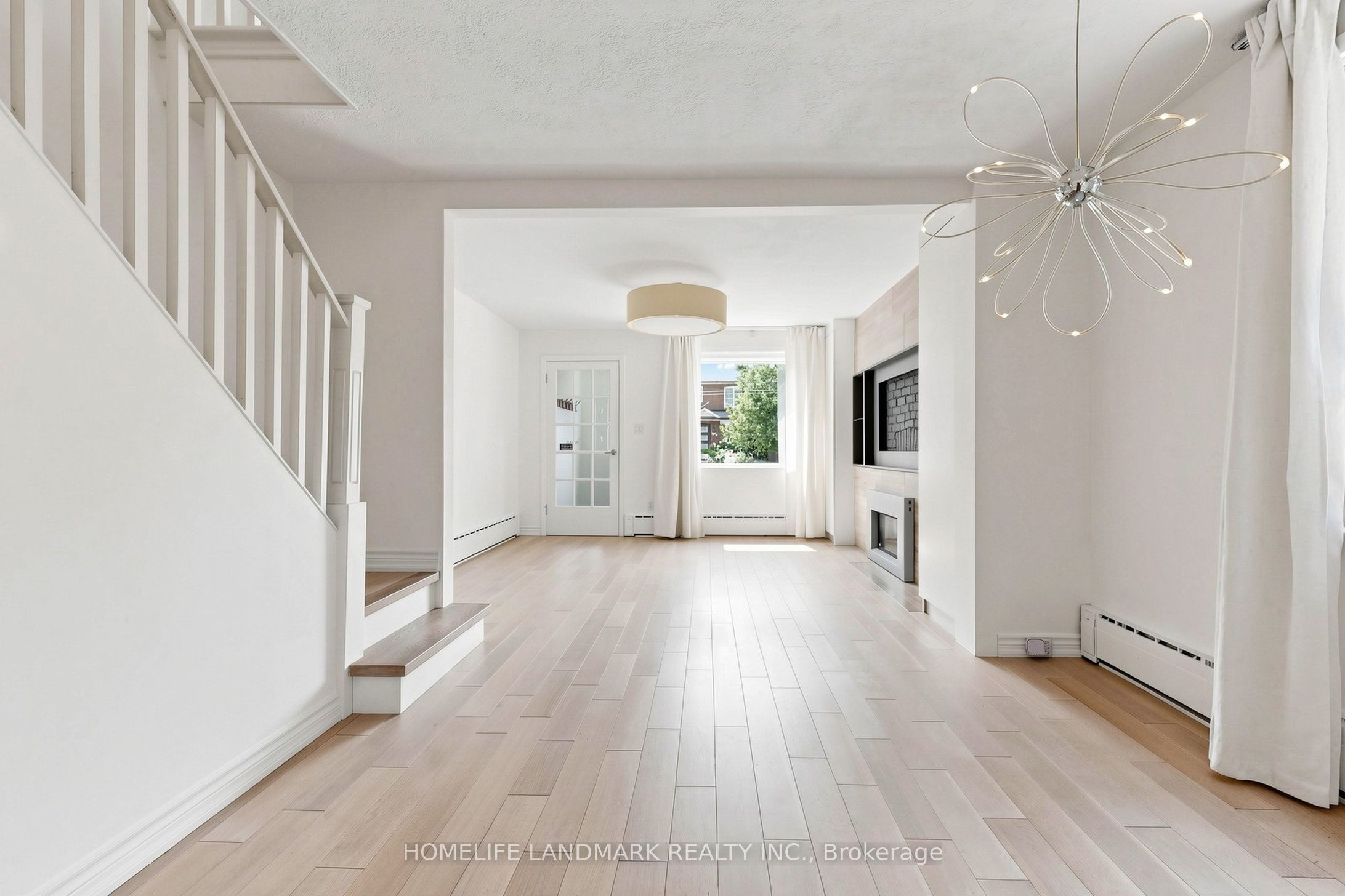 190 Lawrence Avenue W Property Photo 6