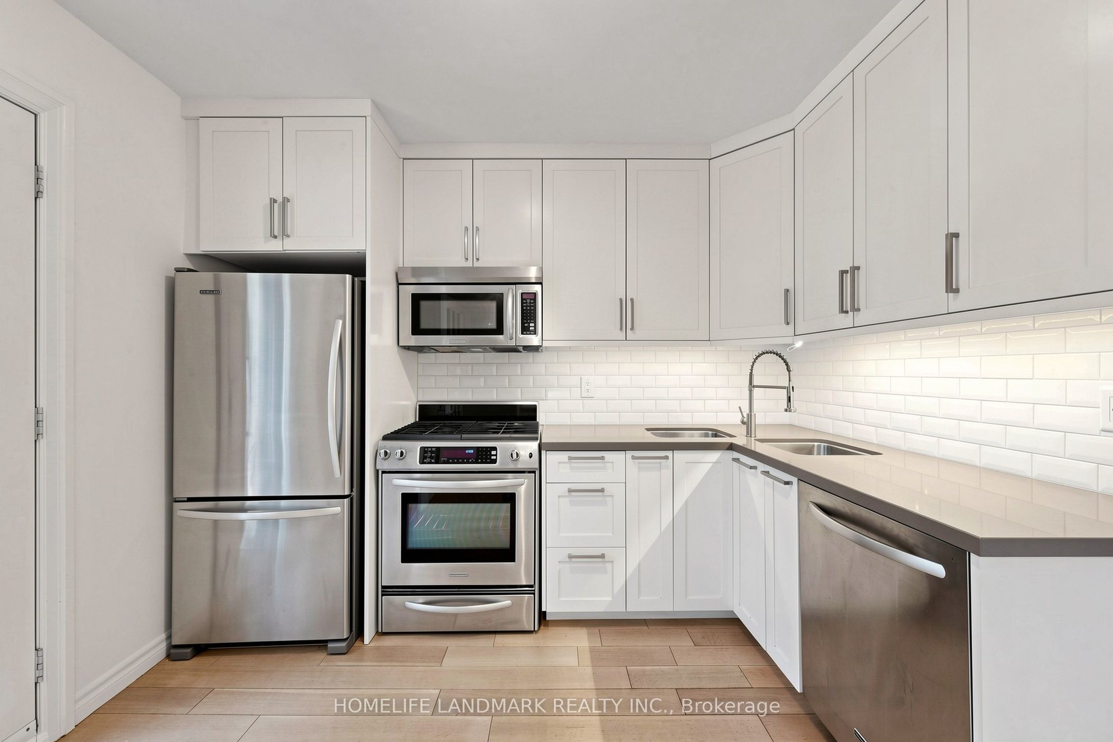 190 Lawrence Avenue W Property Photo 14
