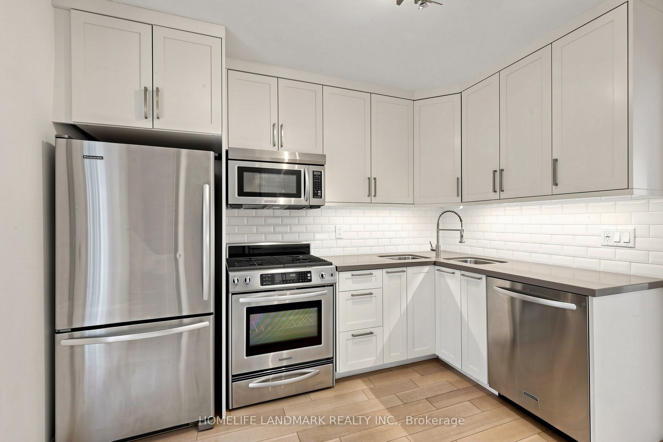 190 Lawrence Avenue W Property Photo 15