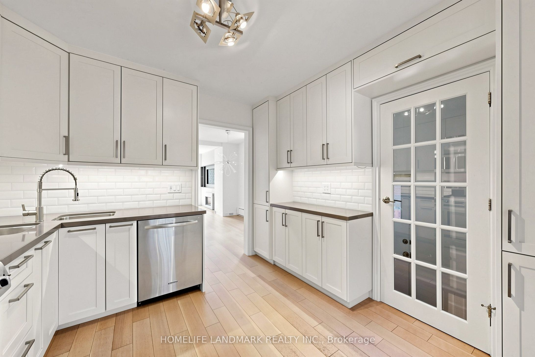 190 Lawrence Avenue W Property Photo 16