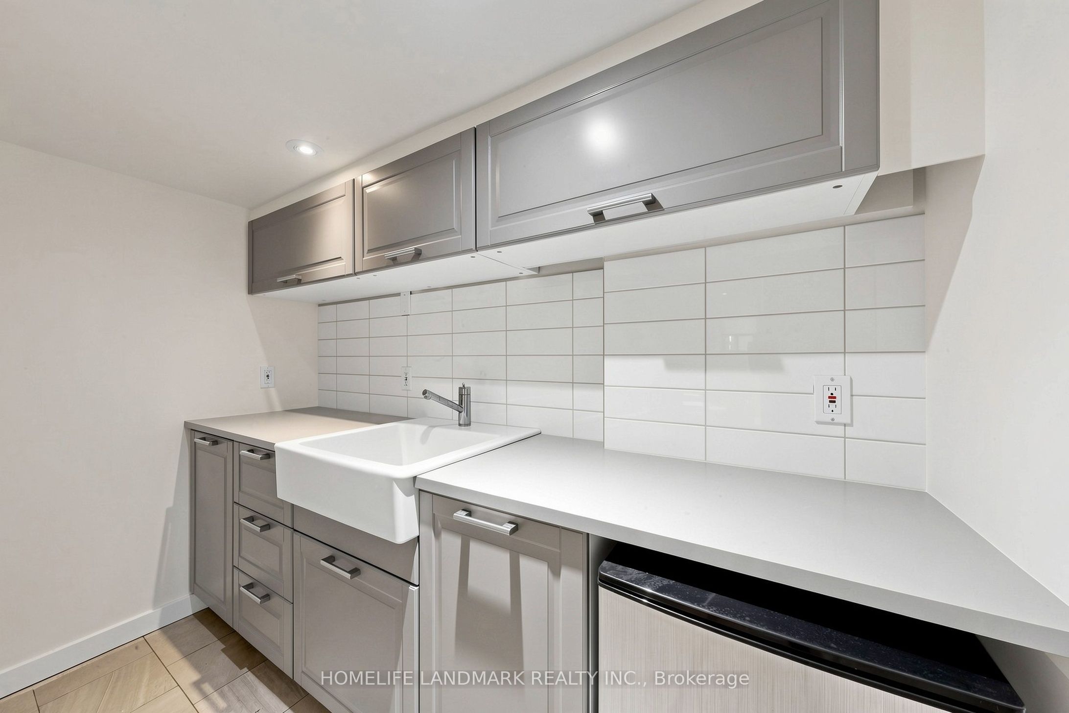 190 Lawrence Avenue W Property Photo 34