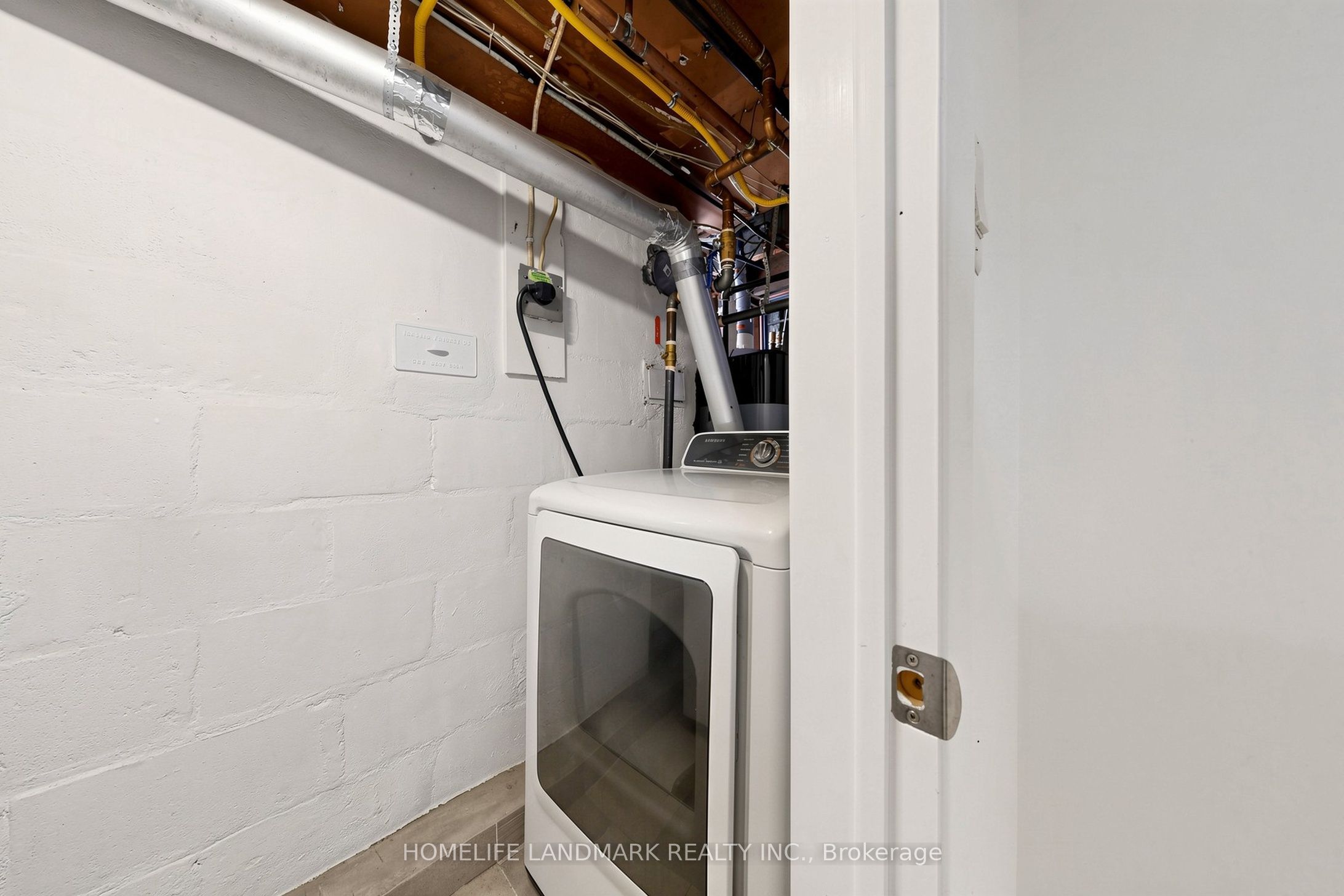 190 Lawrence Avenue W Property Photo 37