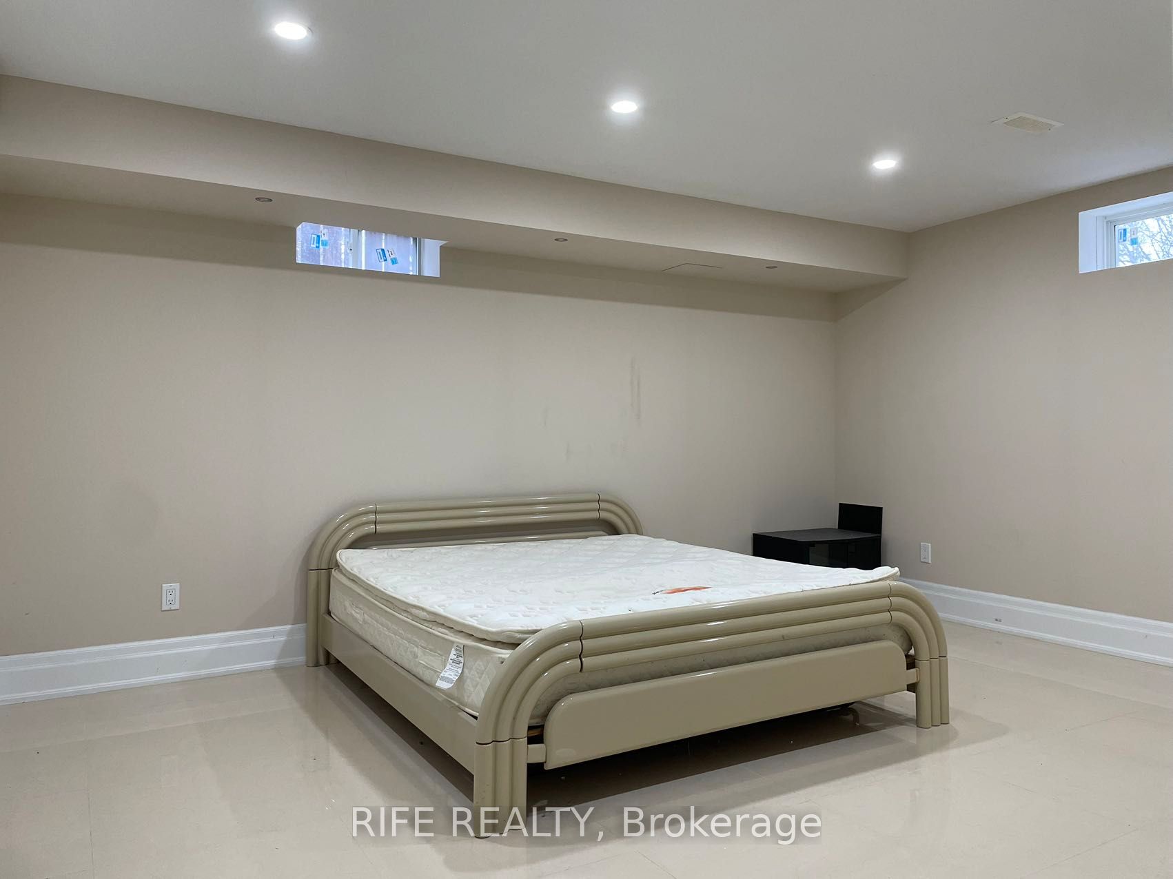 48 Transwell Avenue Property Photo 4