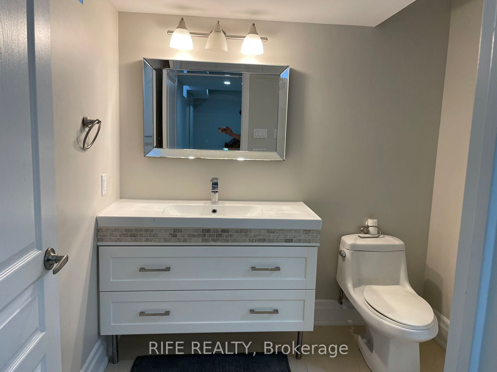 48 Transwell Avenue Property Photo 6