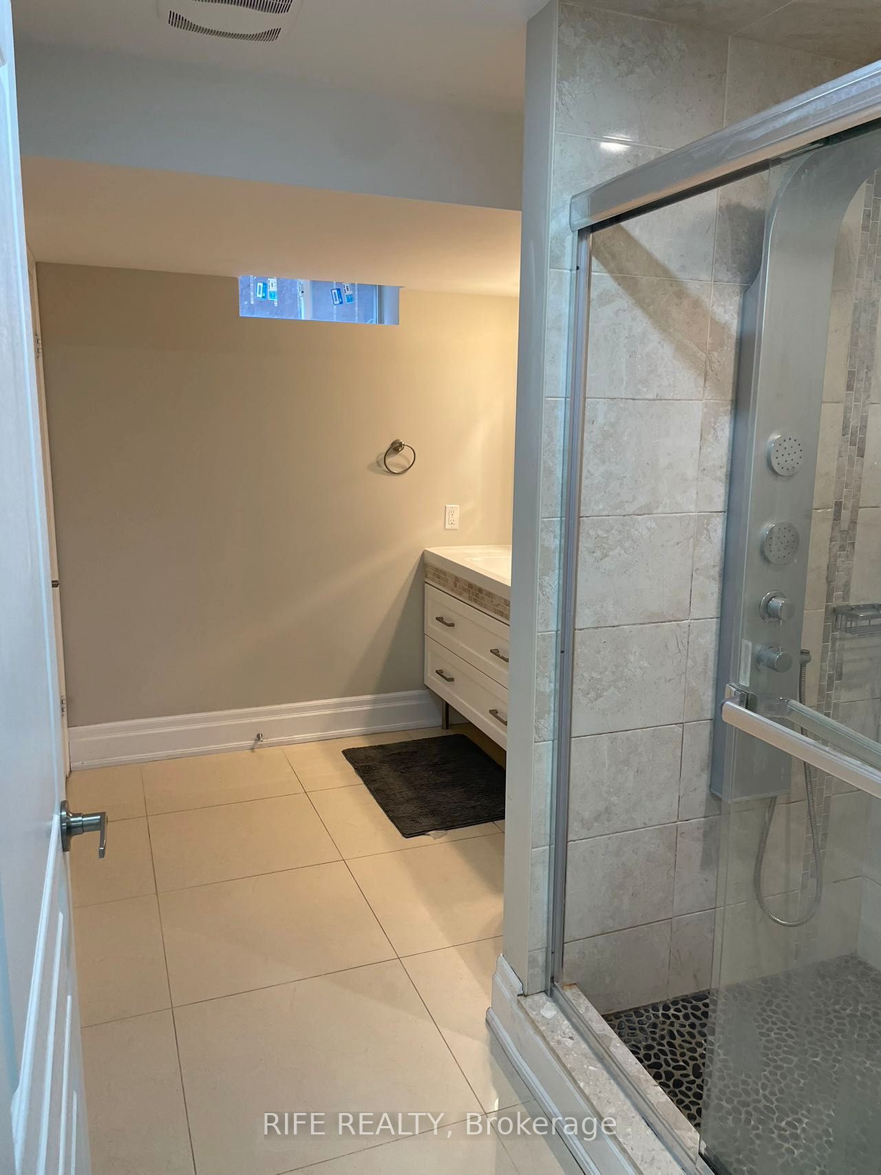 48 Transwell Avenue Property Photo 7