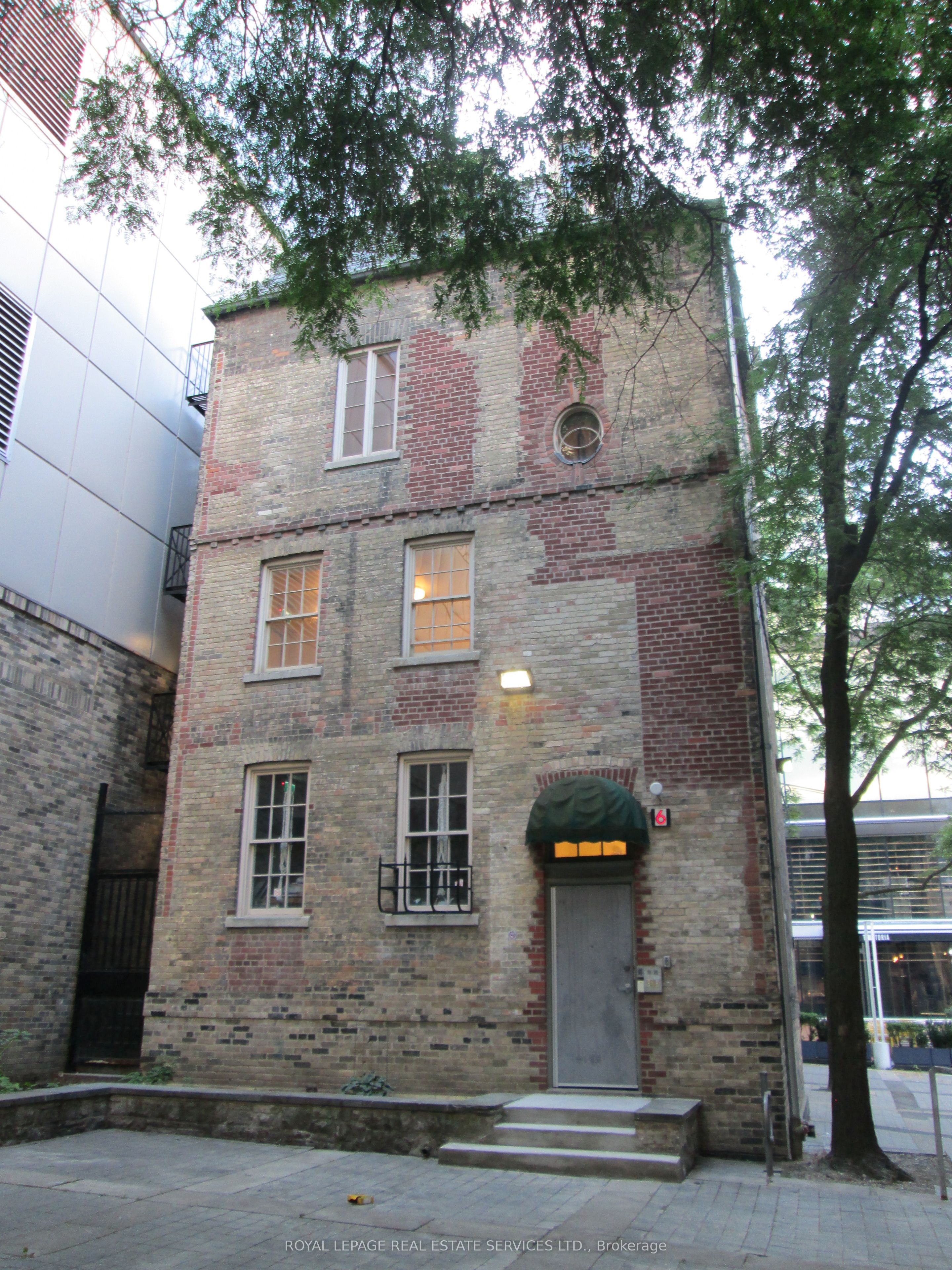 6 Trinity Square Property Photo 2