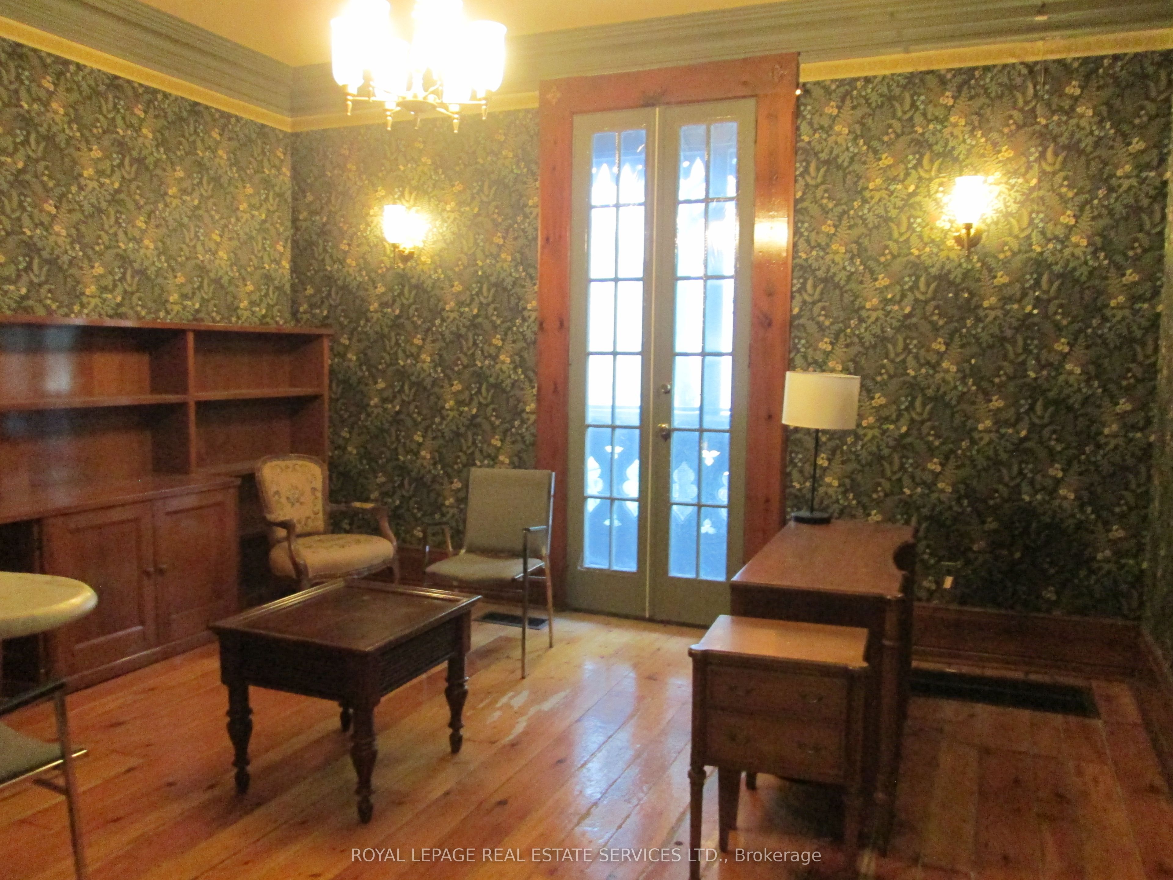 6 Trinity Square Property Photo 8