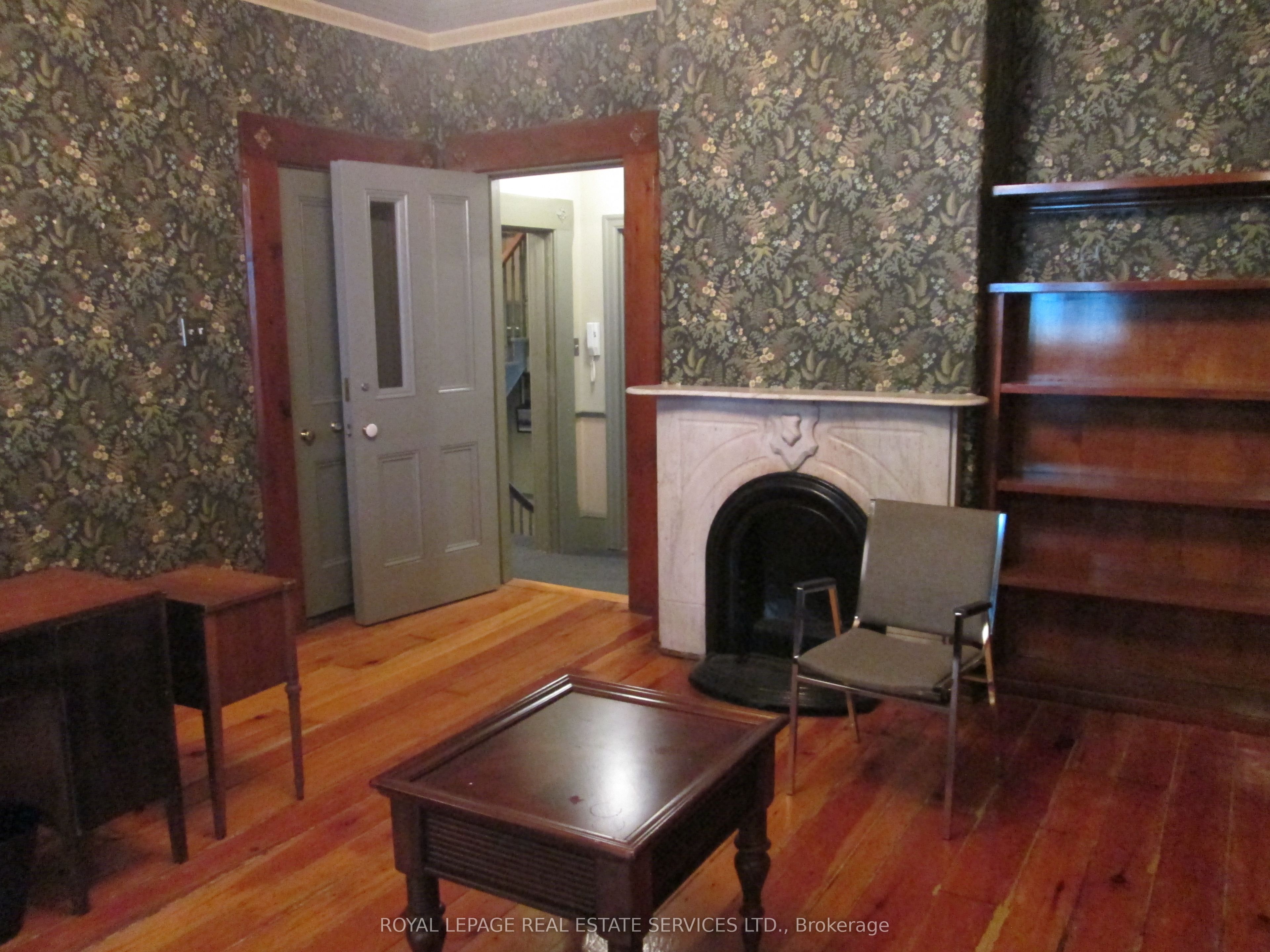 6 Trinity Square Property Photo 9