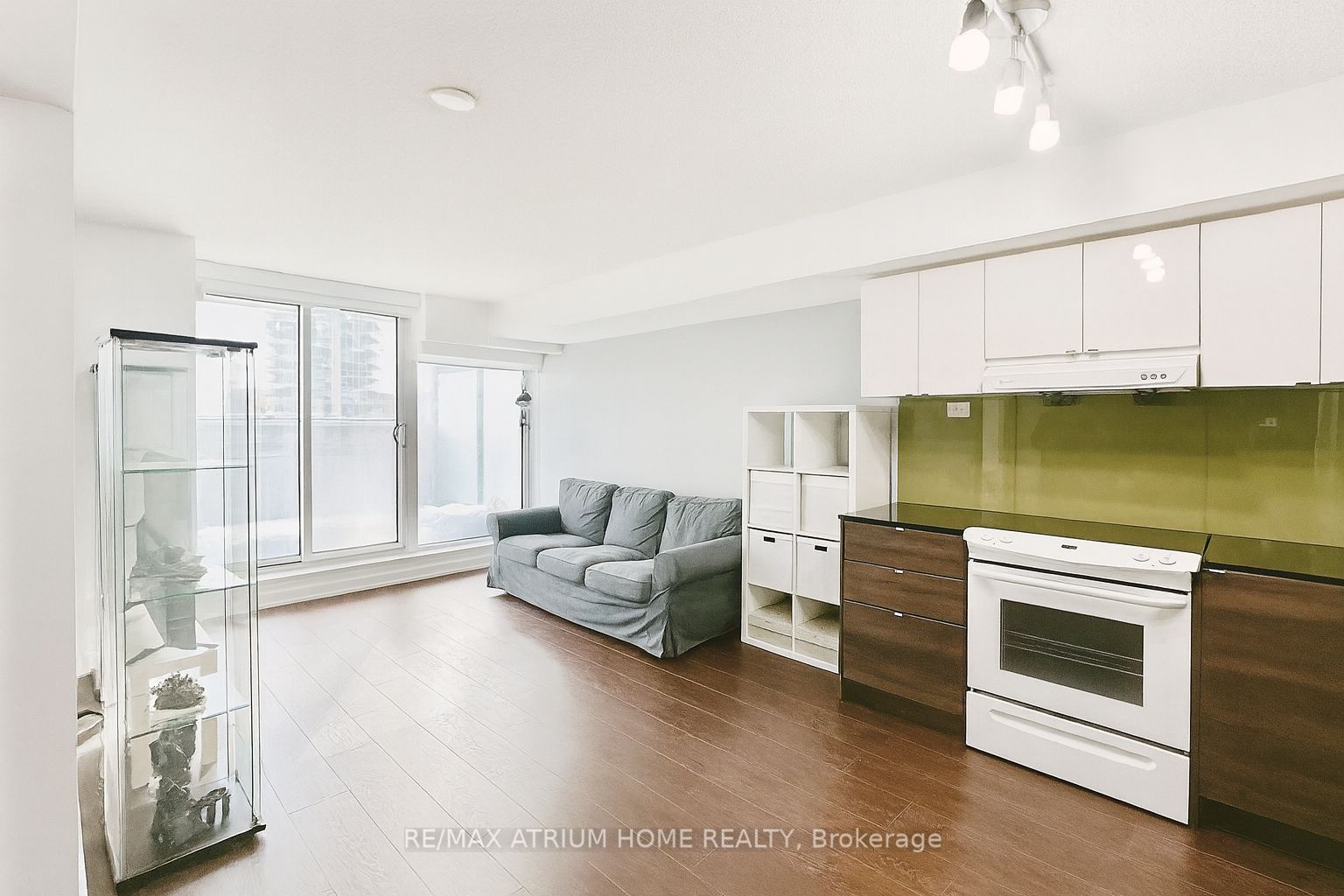 72 Esther Shiner Boulevard 320 Property Photo 2