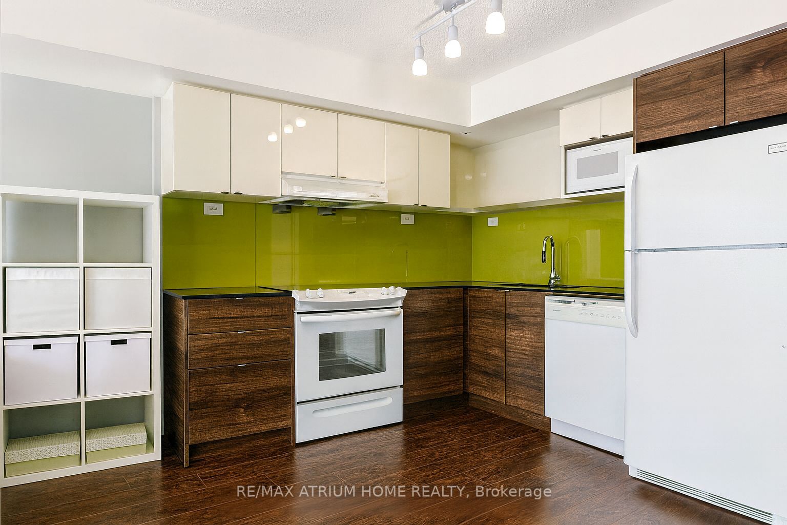 72 Esther Shiner Boulevard 320 Property Photo 6