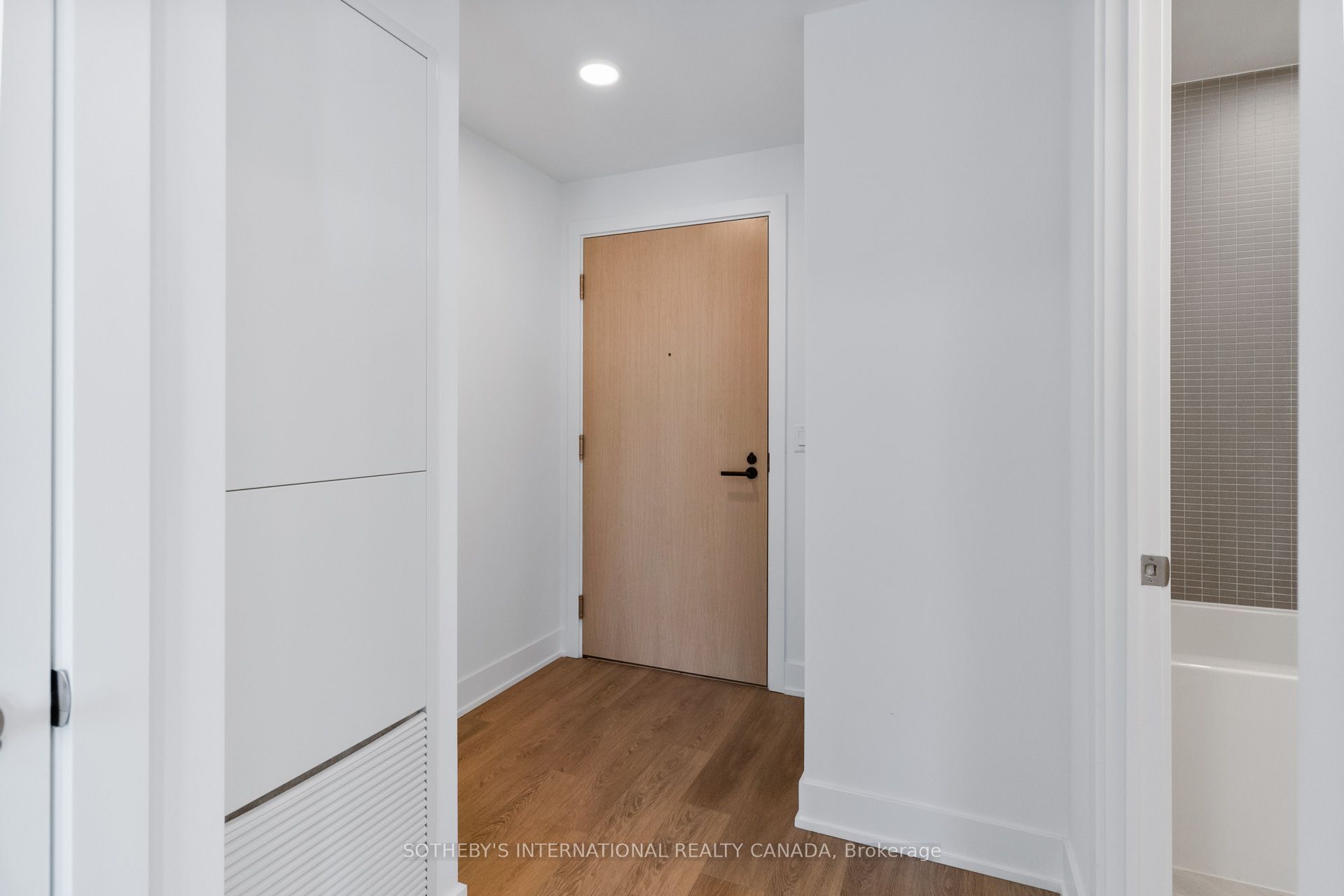 200 Redpath Avenue 3605 Property Photo 2