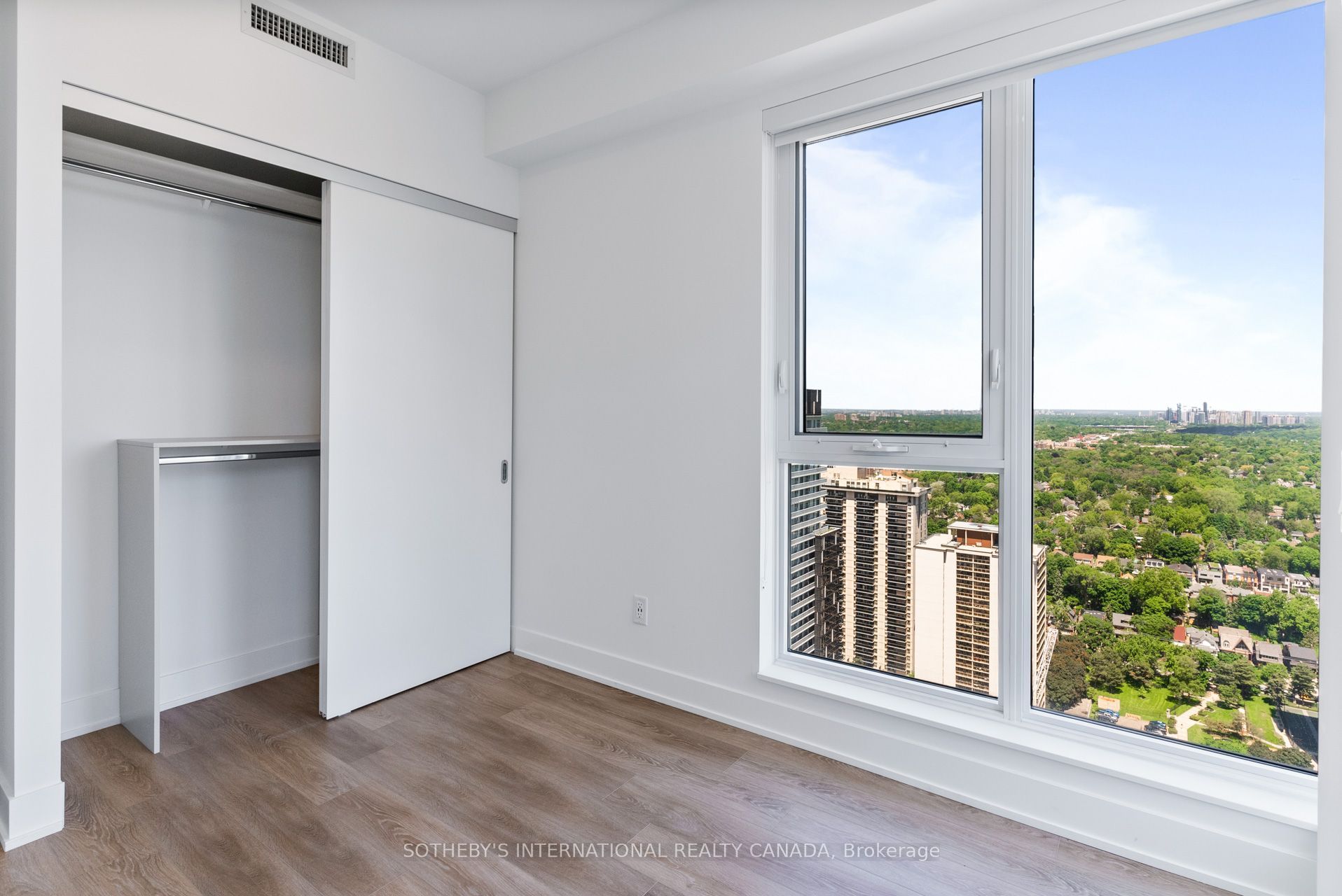 200 Redpath Avenue 3605 Property Photo 14